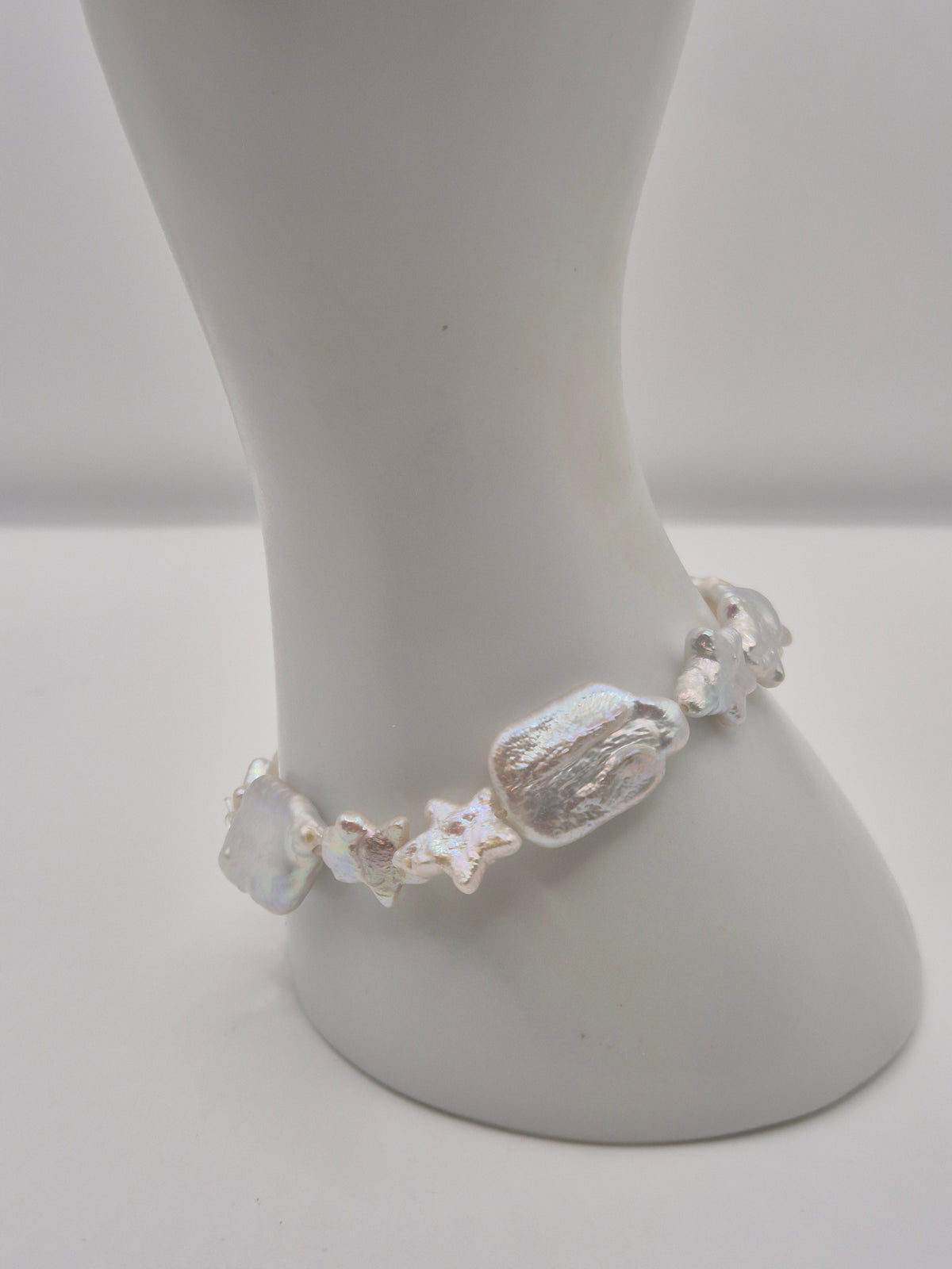 Shimmering Star Stretch Pearl Bracelet