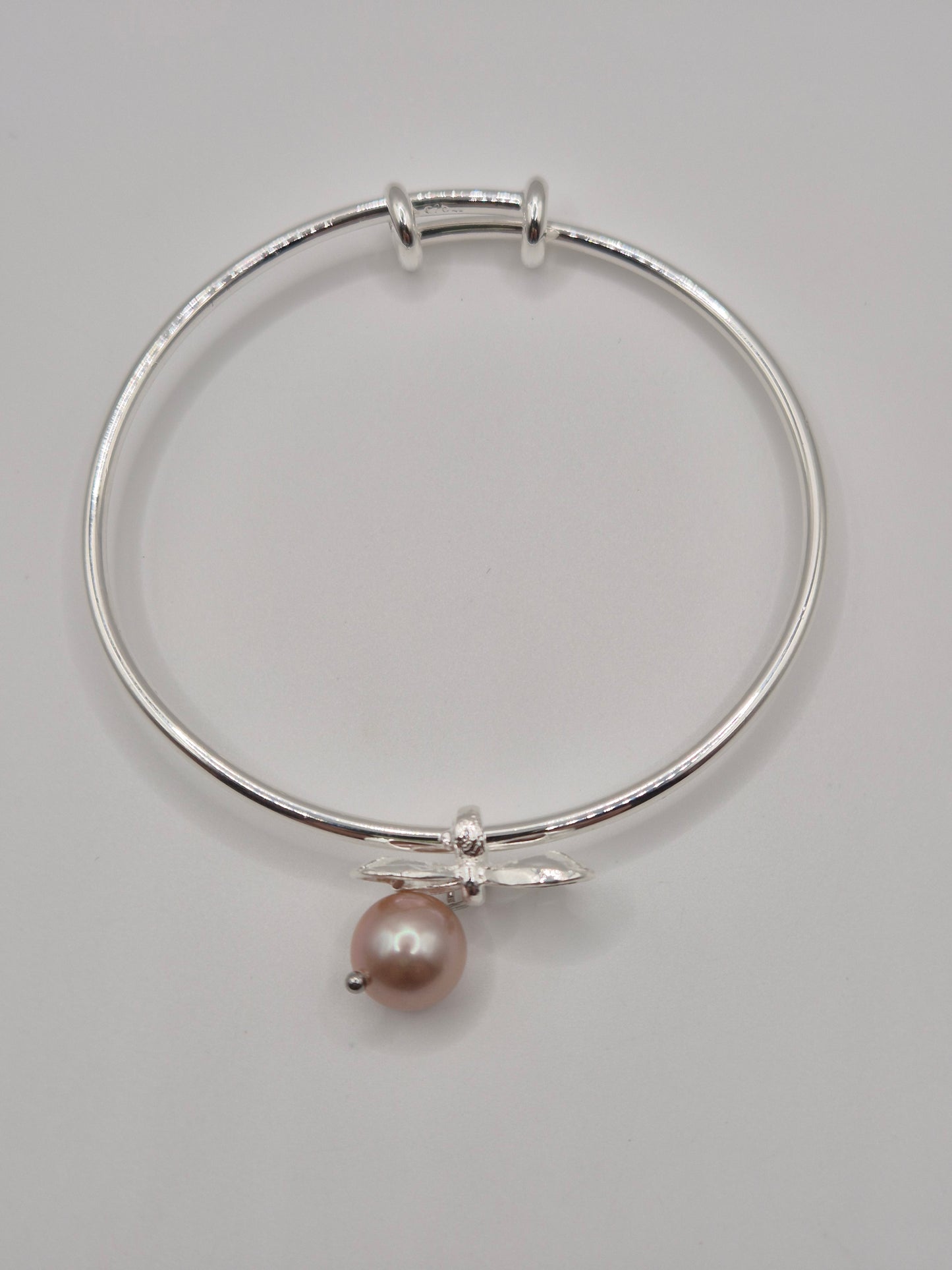Edison Pearl Petite Bow Bangle