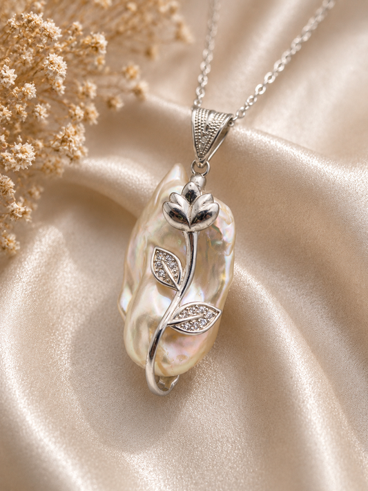 Tulip Wrap King Pearl Pendant
