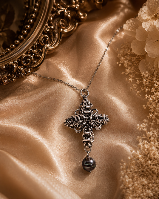 Chainmaille Cross Pendant with Black Tahitian