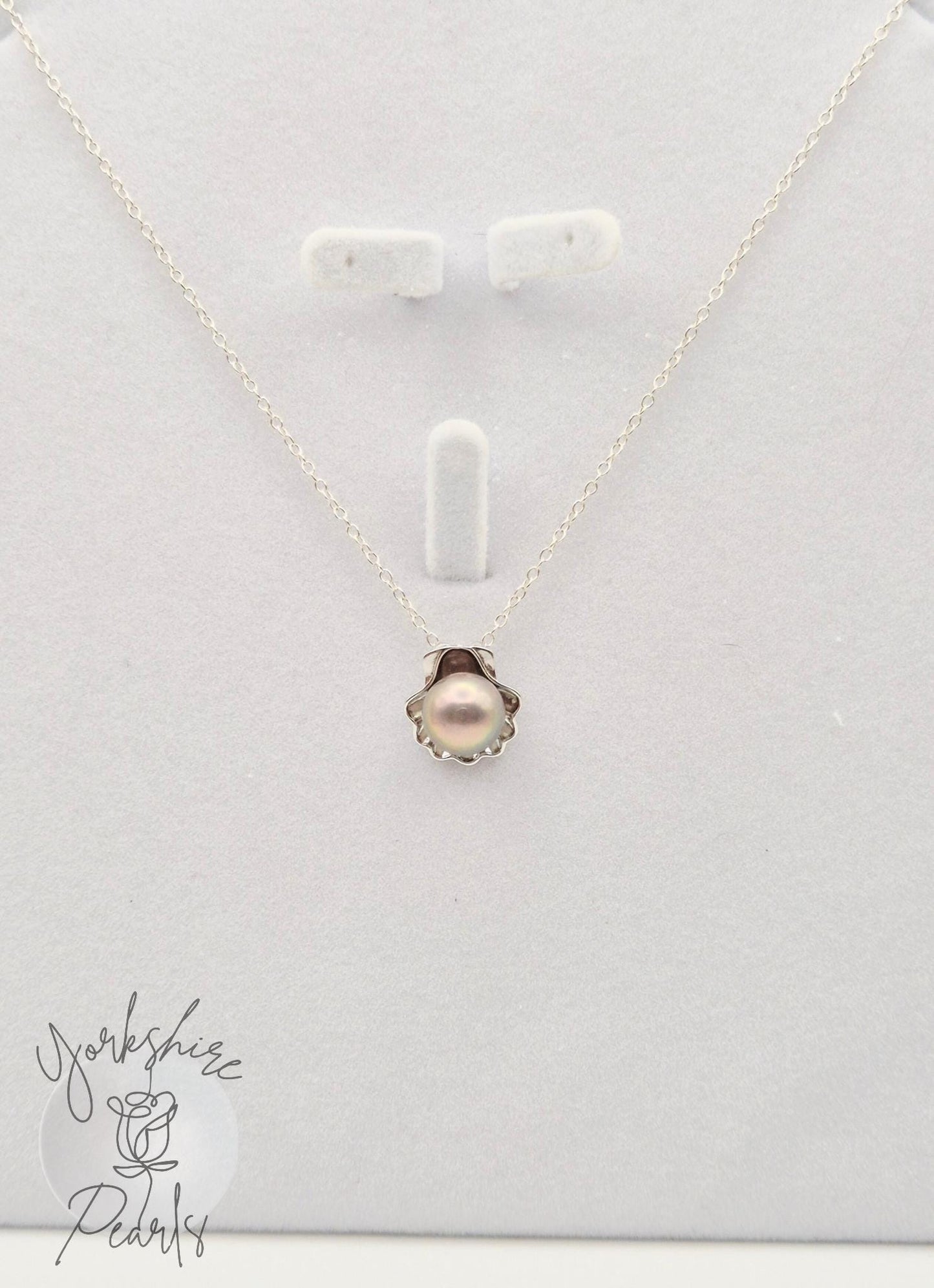 Genuine Metallic Pearl Clam Shell Pendant
