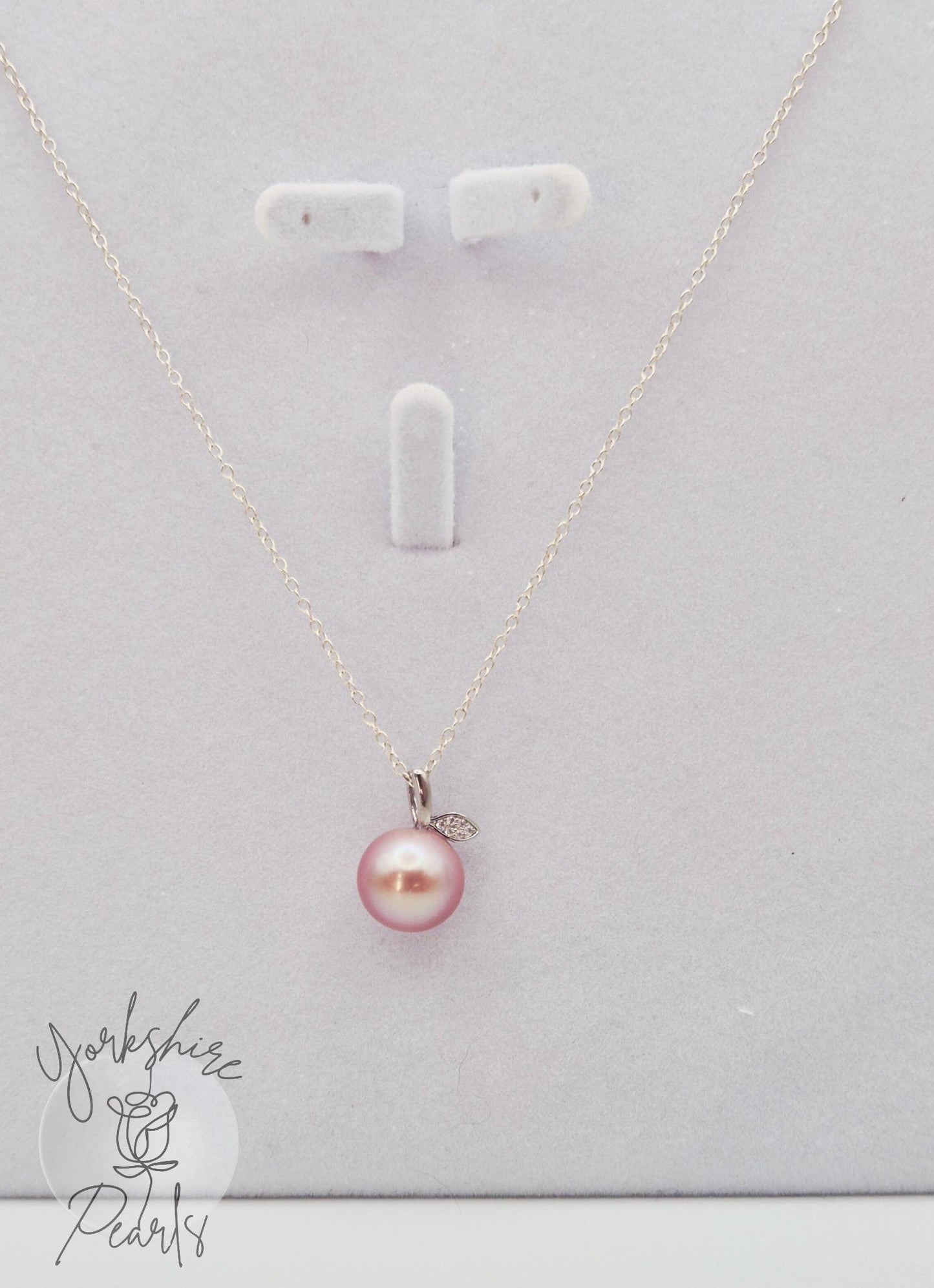 Edison Pearl Apple Stem Pendant