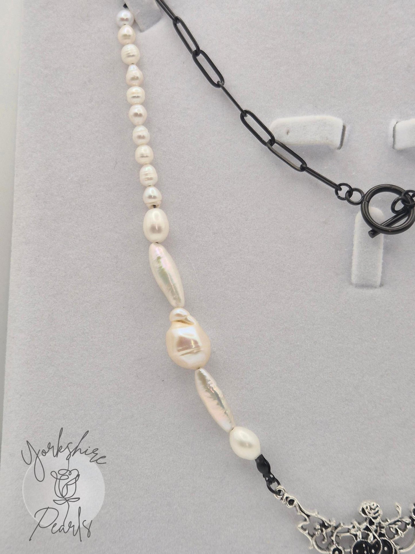 The Black Rose Pearl Necklace