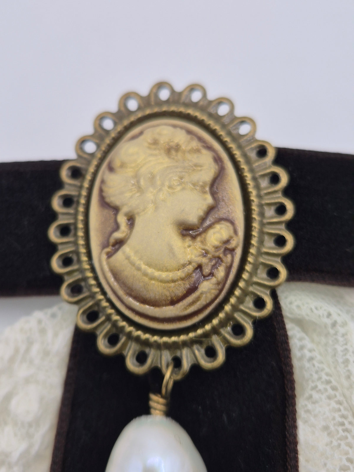 Brown Cameo Pearl Brooch