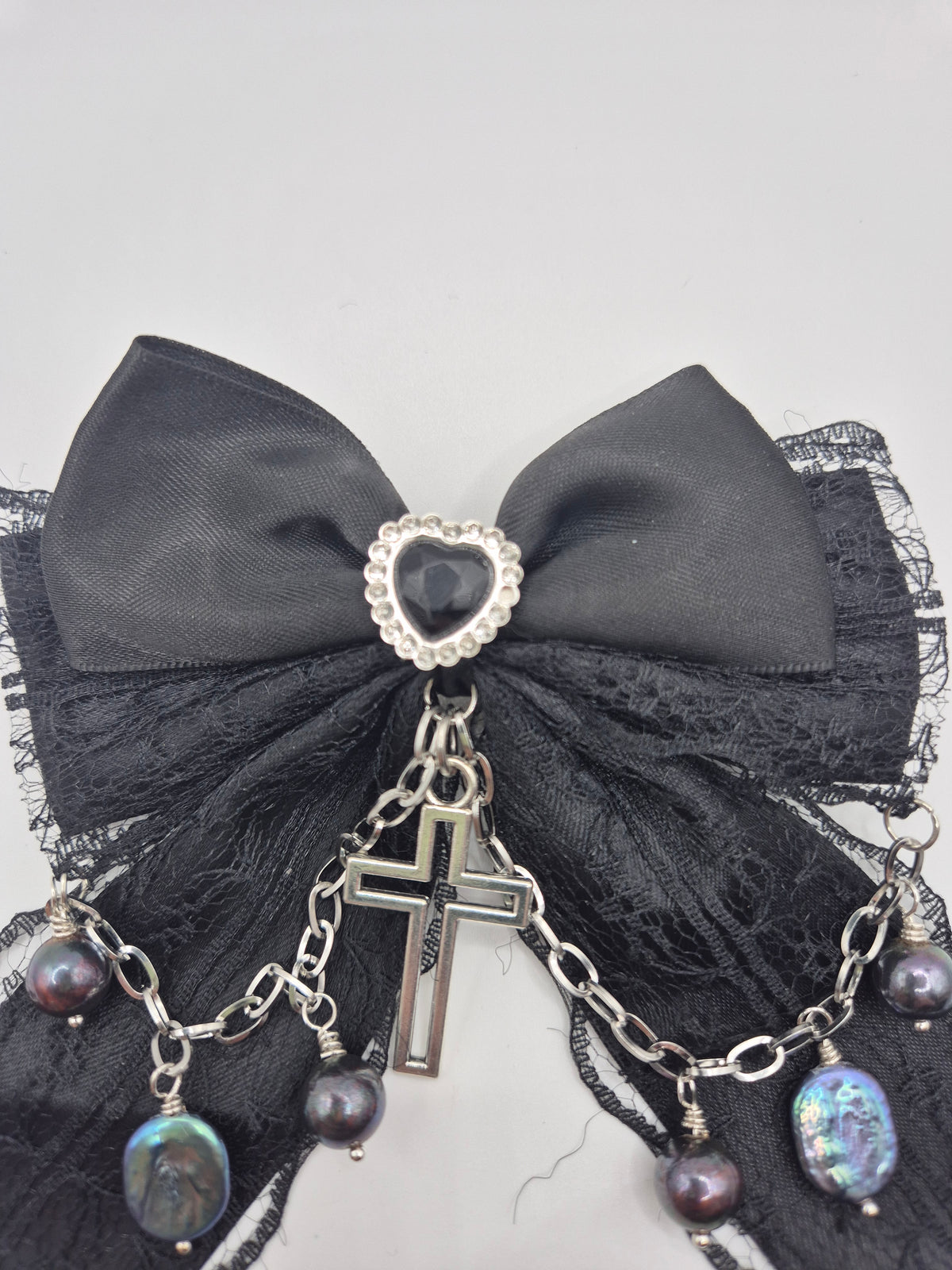 Midnight Devotion Pearl Bow Hairpin
