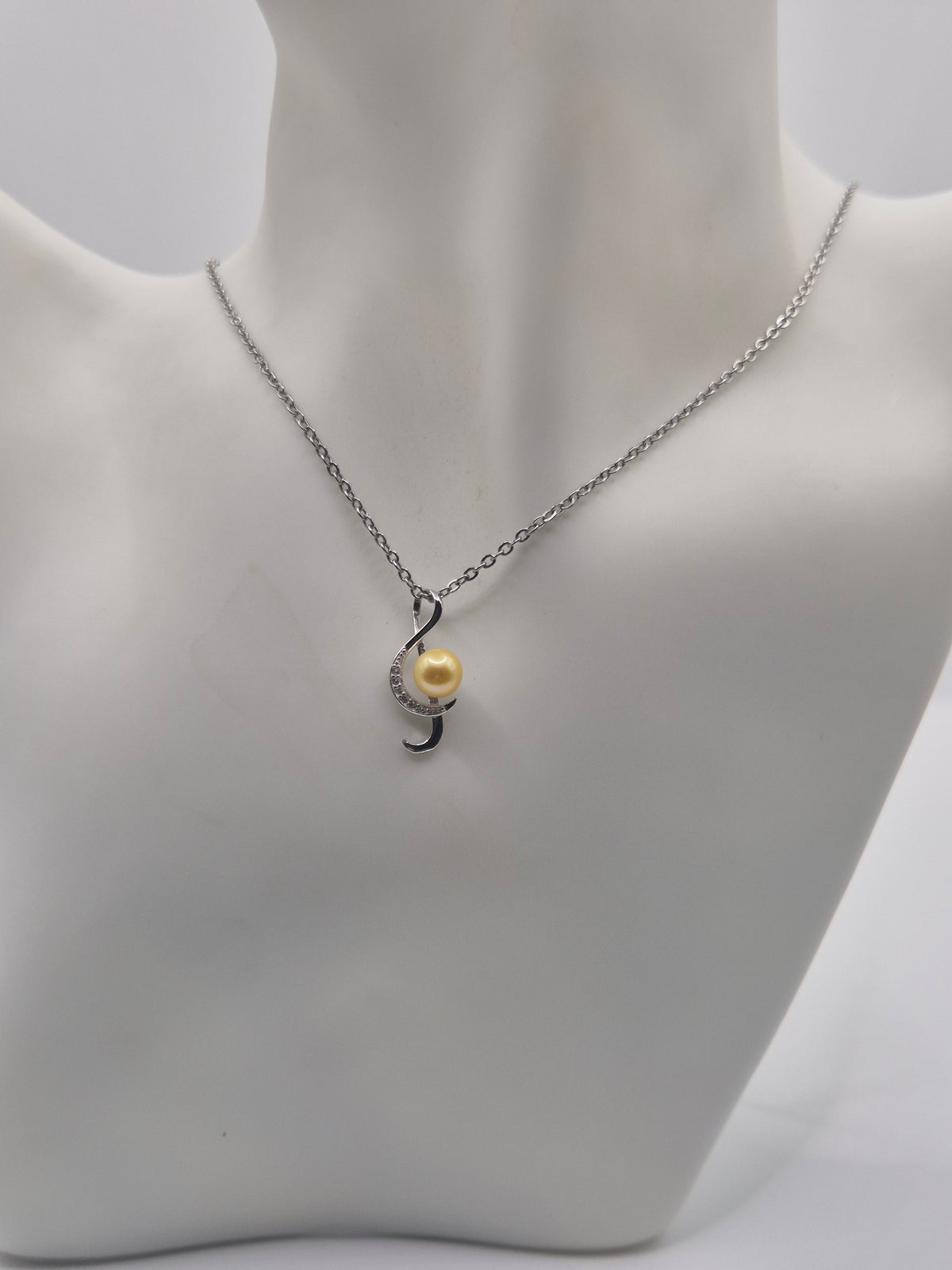 Musical Charm with Golden Saltwater Pearl