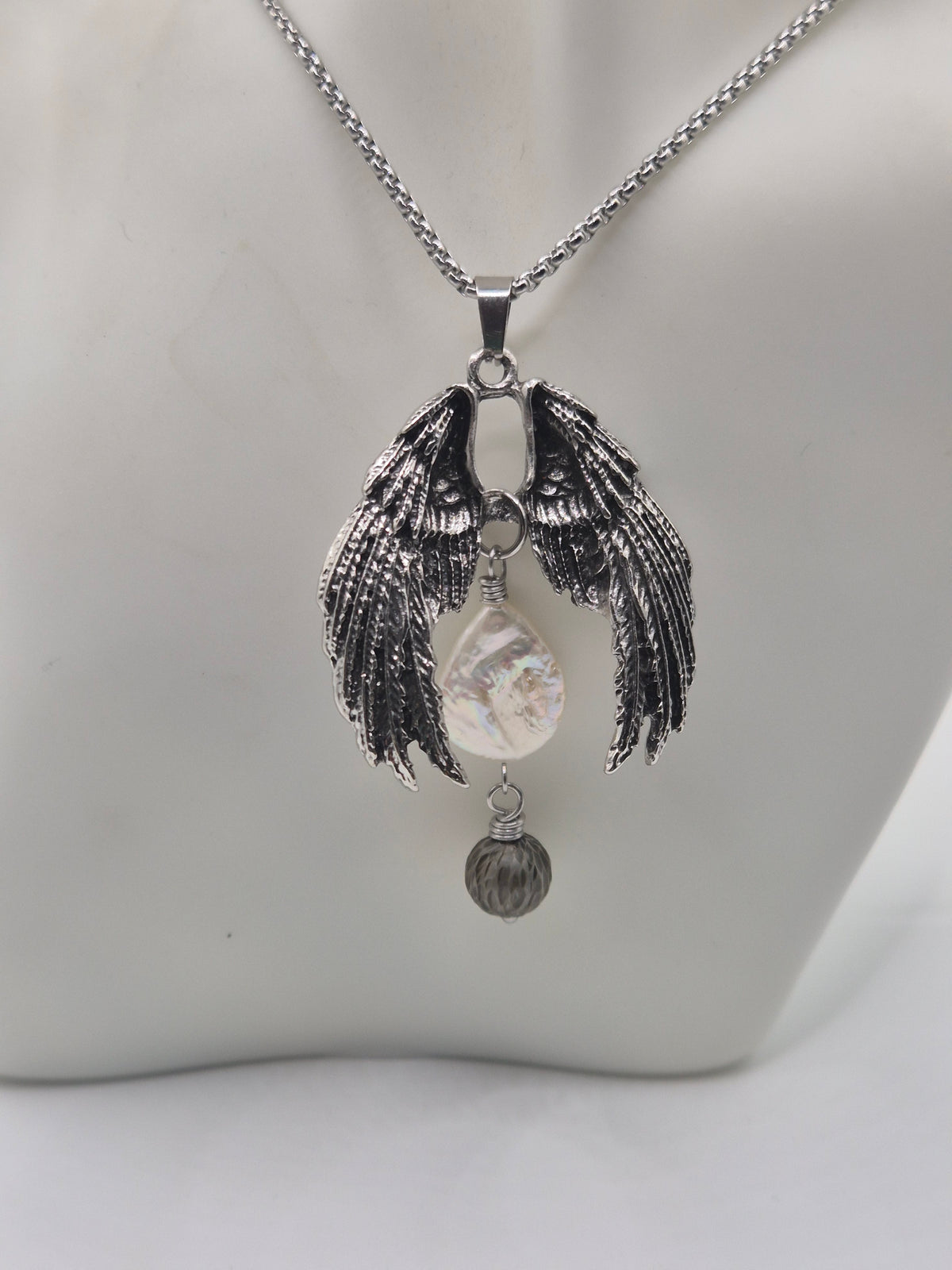 Black Tahitian Winged Pearl Pendant Necklace