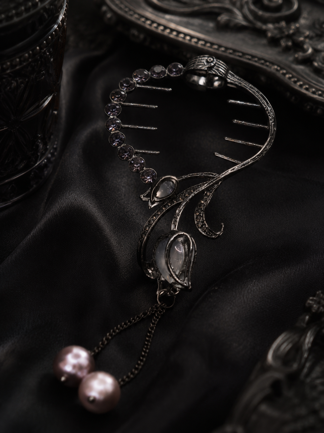Midnight Lily Edison Pearl Hairpin
