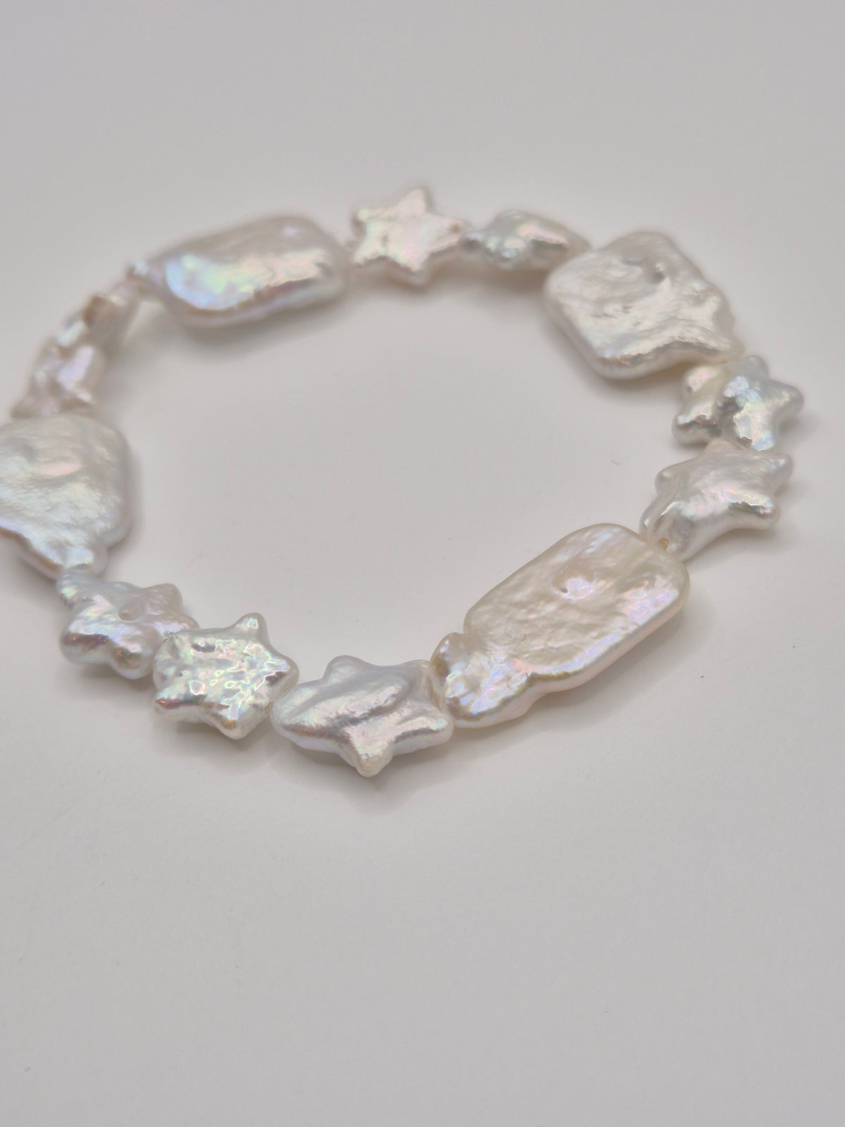 Shimmering Star Stretch Pearl Bracelet