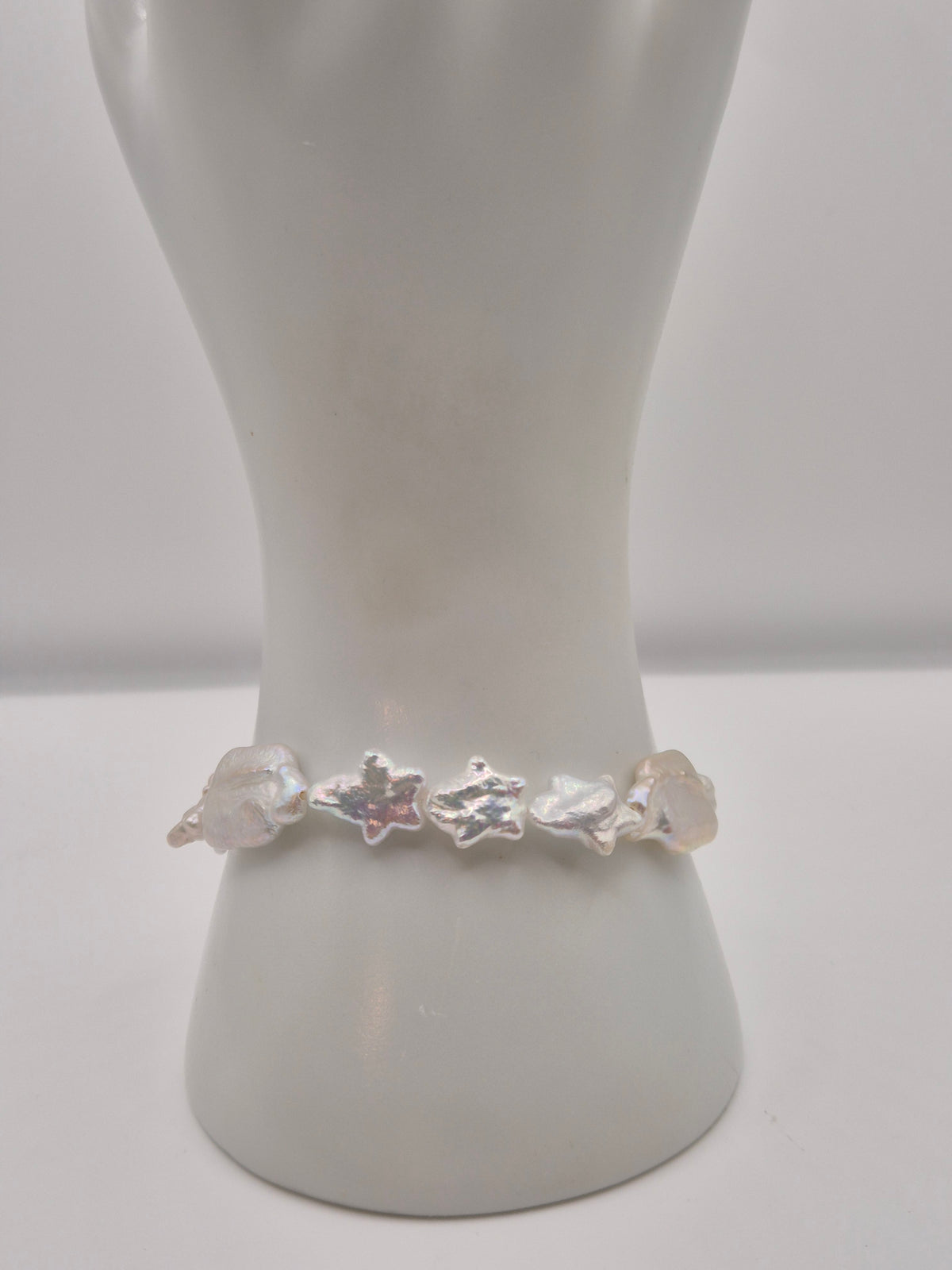 Shimmering Star Stretch Pearl Bracelet