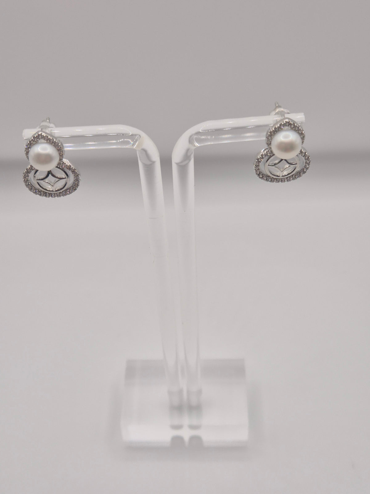 Silver Hulu Pearl Stud Earrings