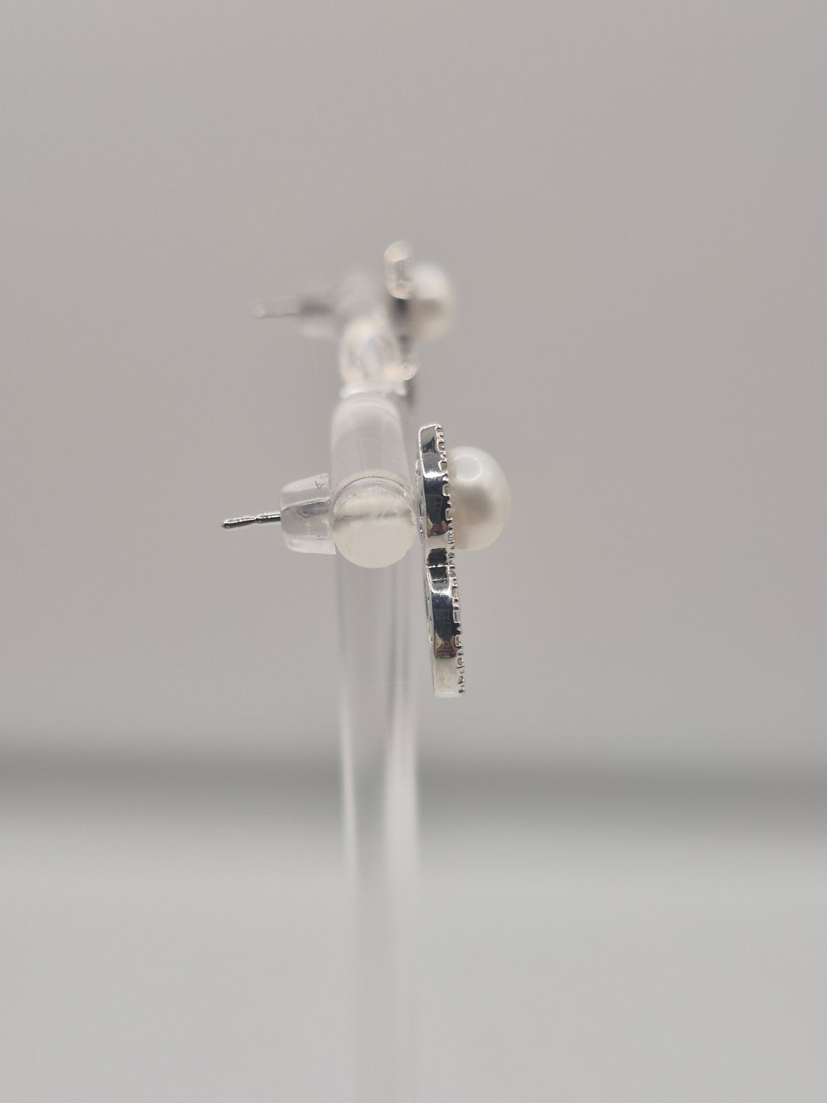 Silver Hulu Pearl Stud Earrings