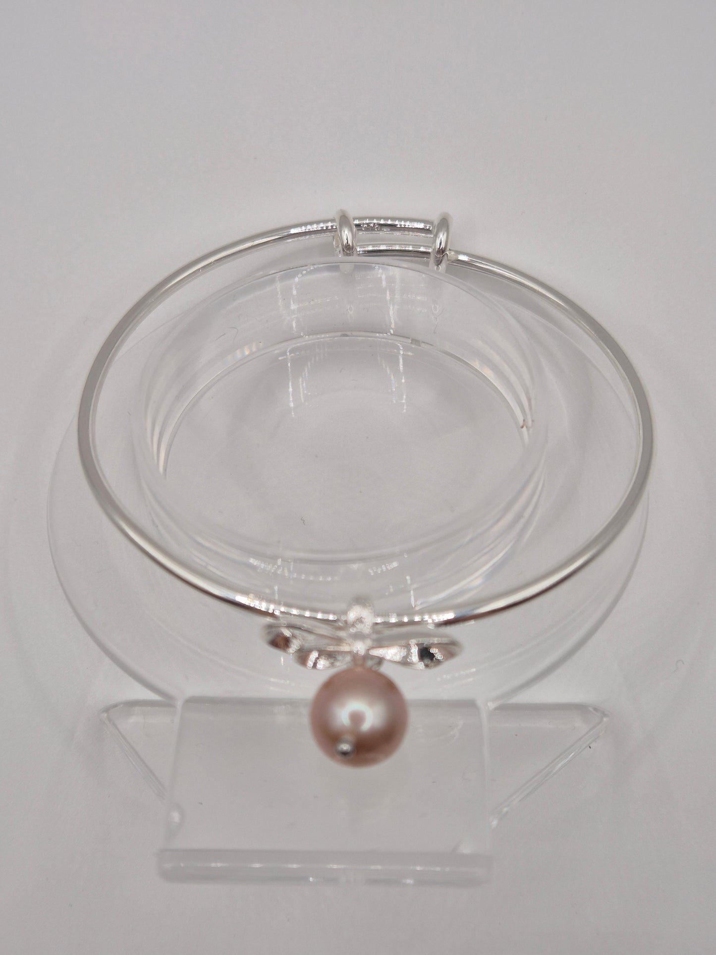 Edison Pearl Petite Bow Bangle