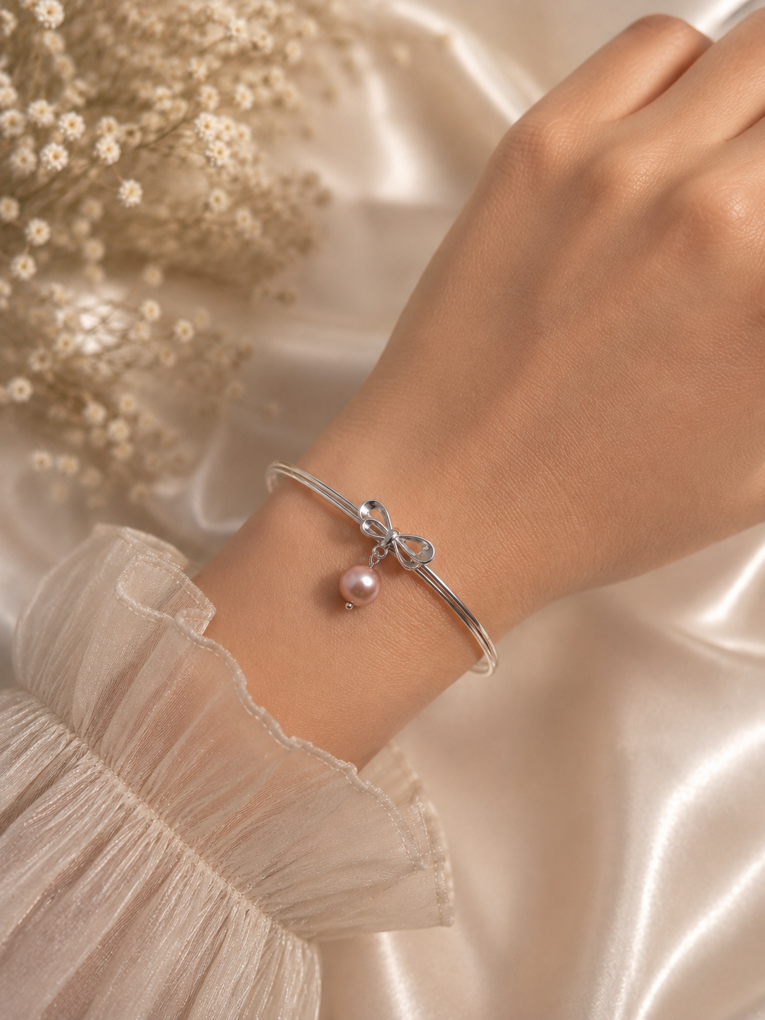 Edison Pearl Petite Bow Bangle