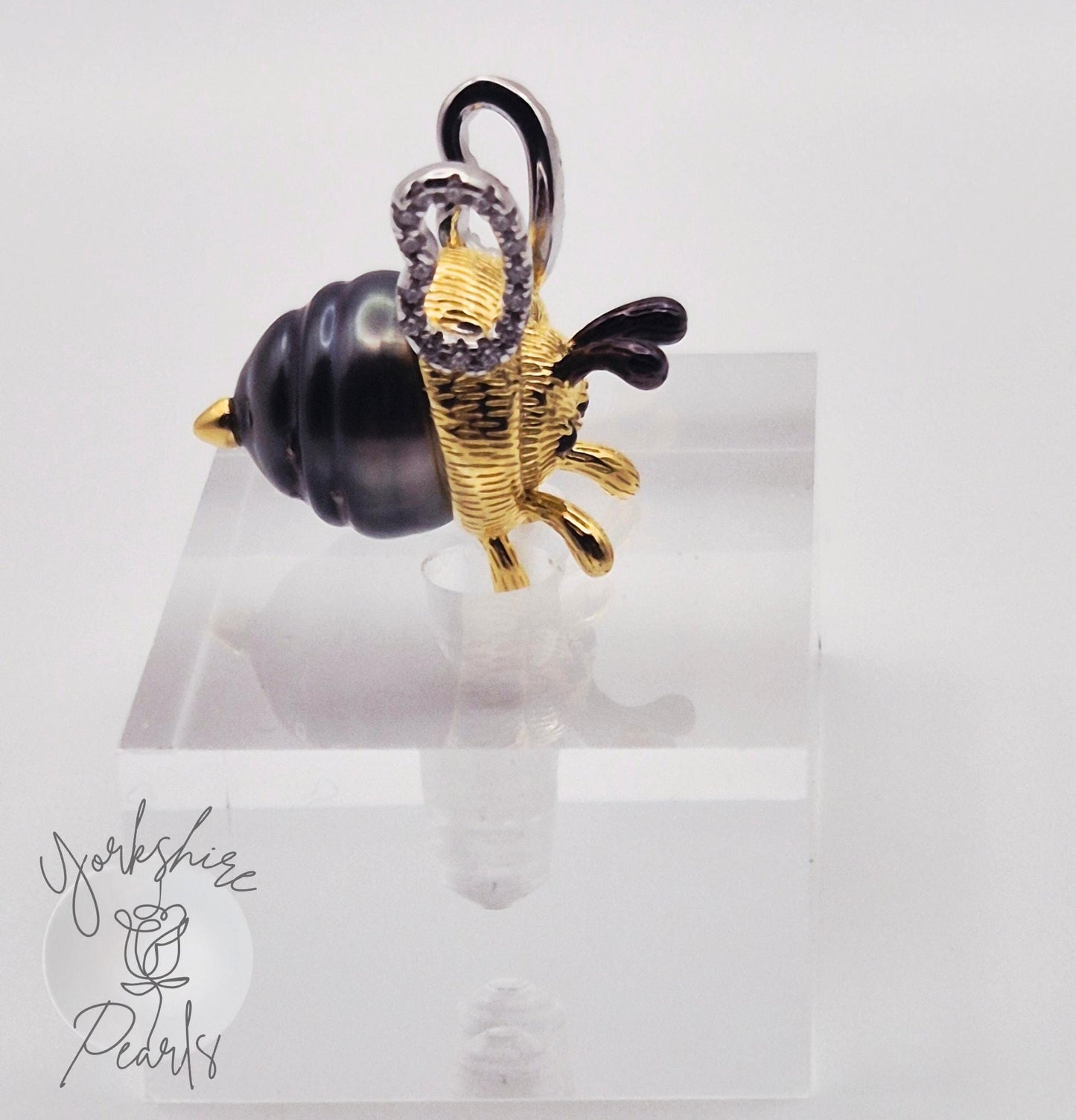Black Tahitian Pearl Bee Pendant: S925 Black & Gold