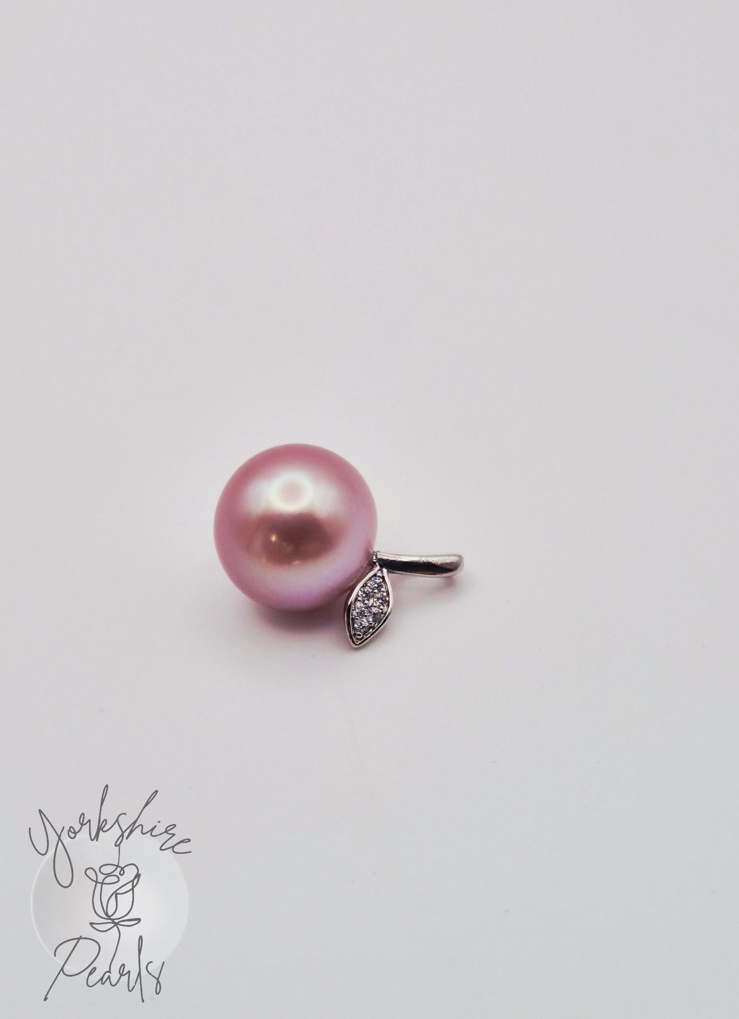 Edison Pearl Apple Stem Pendant