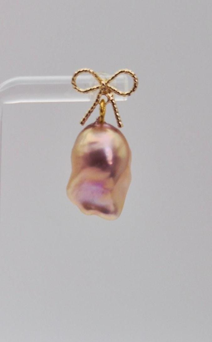 King Pearl Golden Bow Stud Earrings