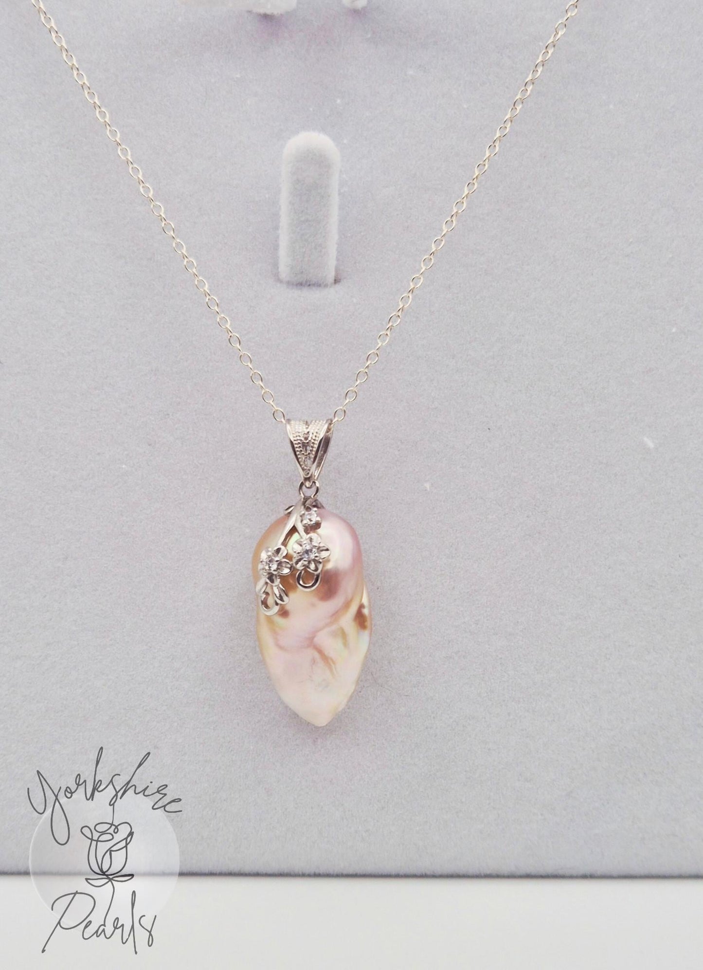 King Pearl Flower Pendant