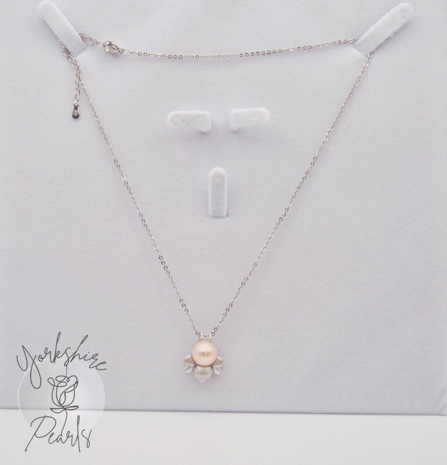 Queen Bee Edison Pearl Sterling Silver Pendant Necklace