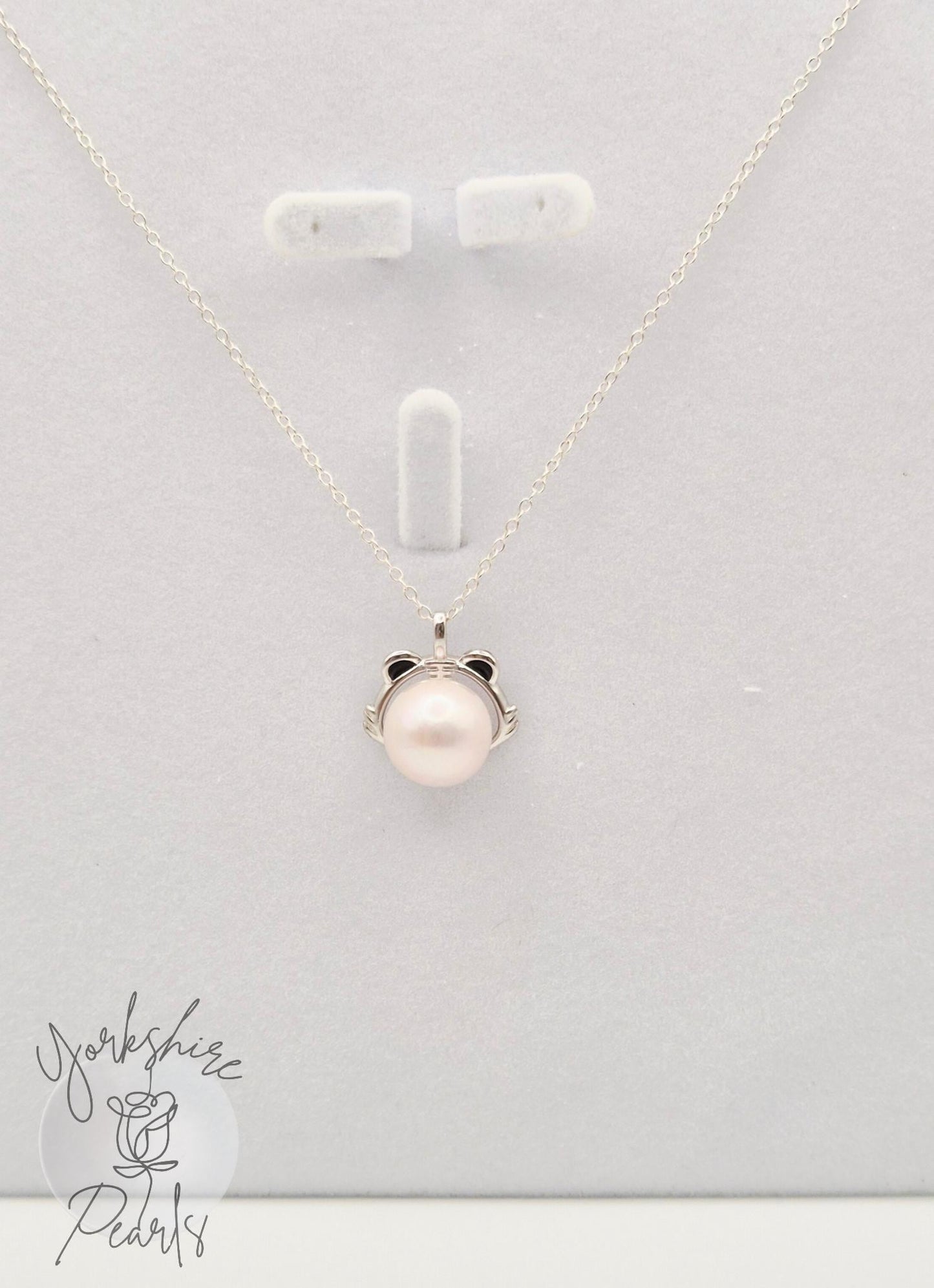 Large Edison Pearl Tiger Kitty Pendant - Sterling Silver