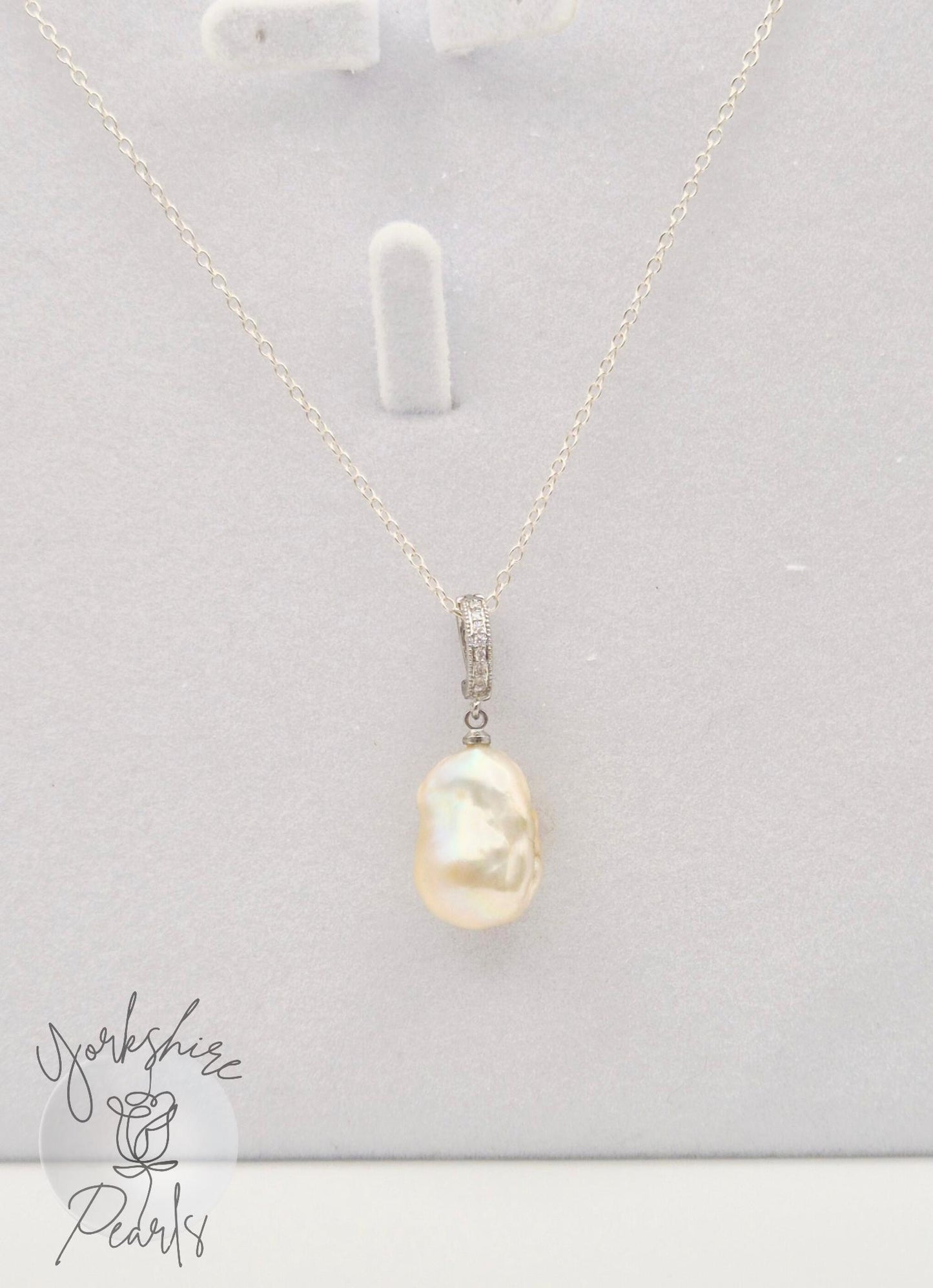 Simple King Pearl Drop Pendant with Universal Clasp