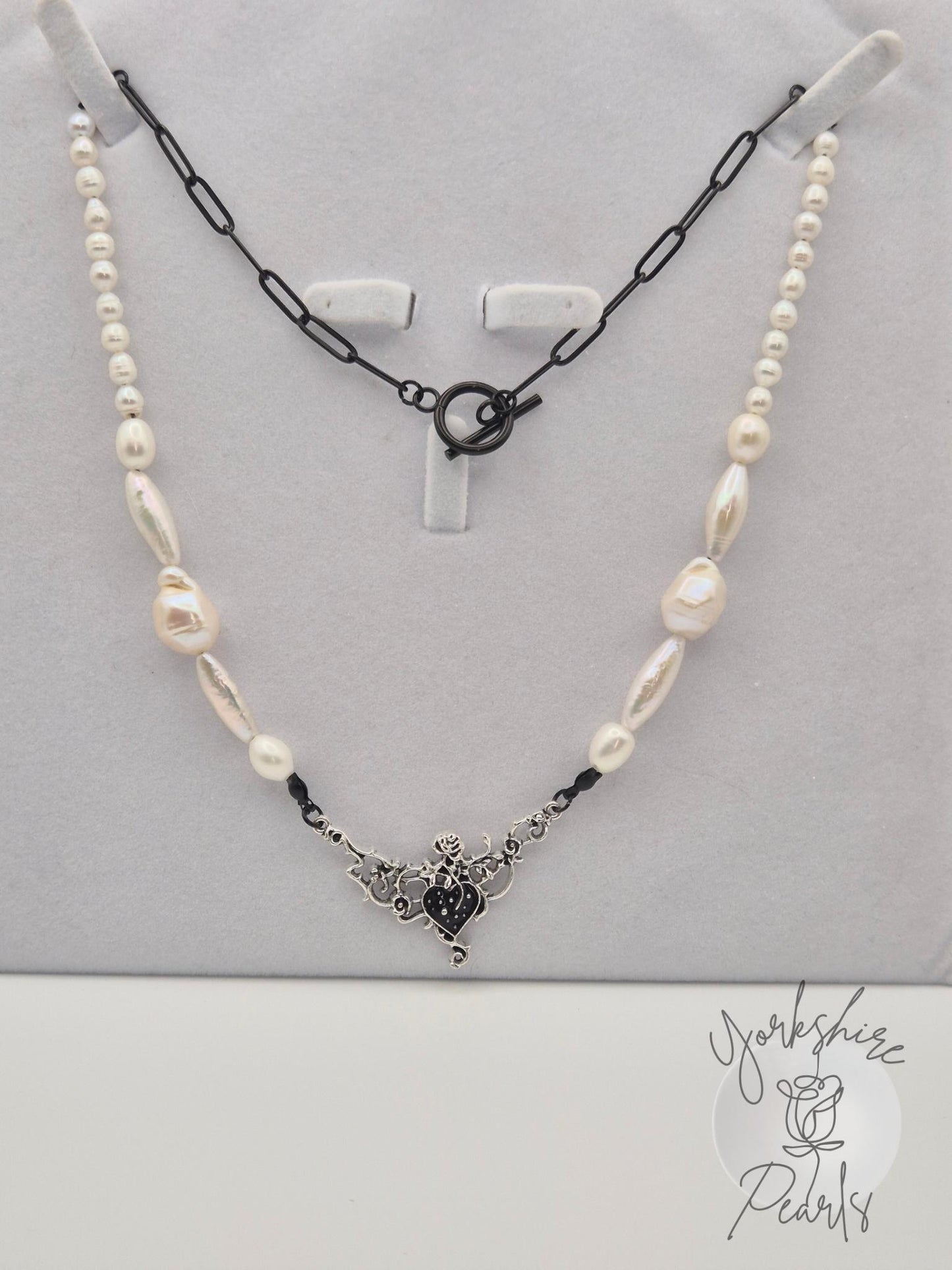 The Black Rose Pearl Necklace