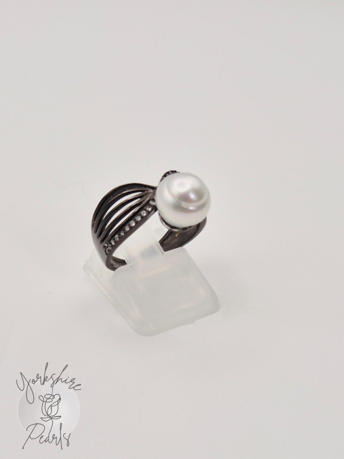 Elegant Australian White Saltwater Pearl Sterling Silver Ring