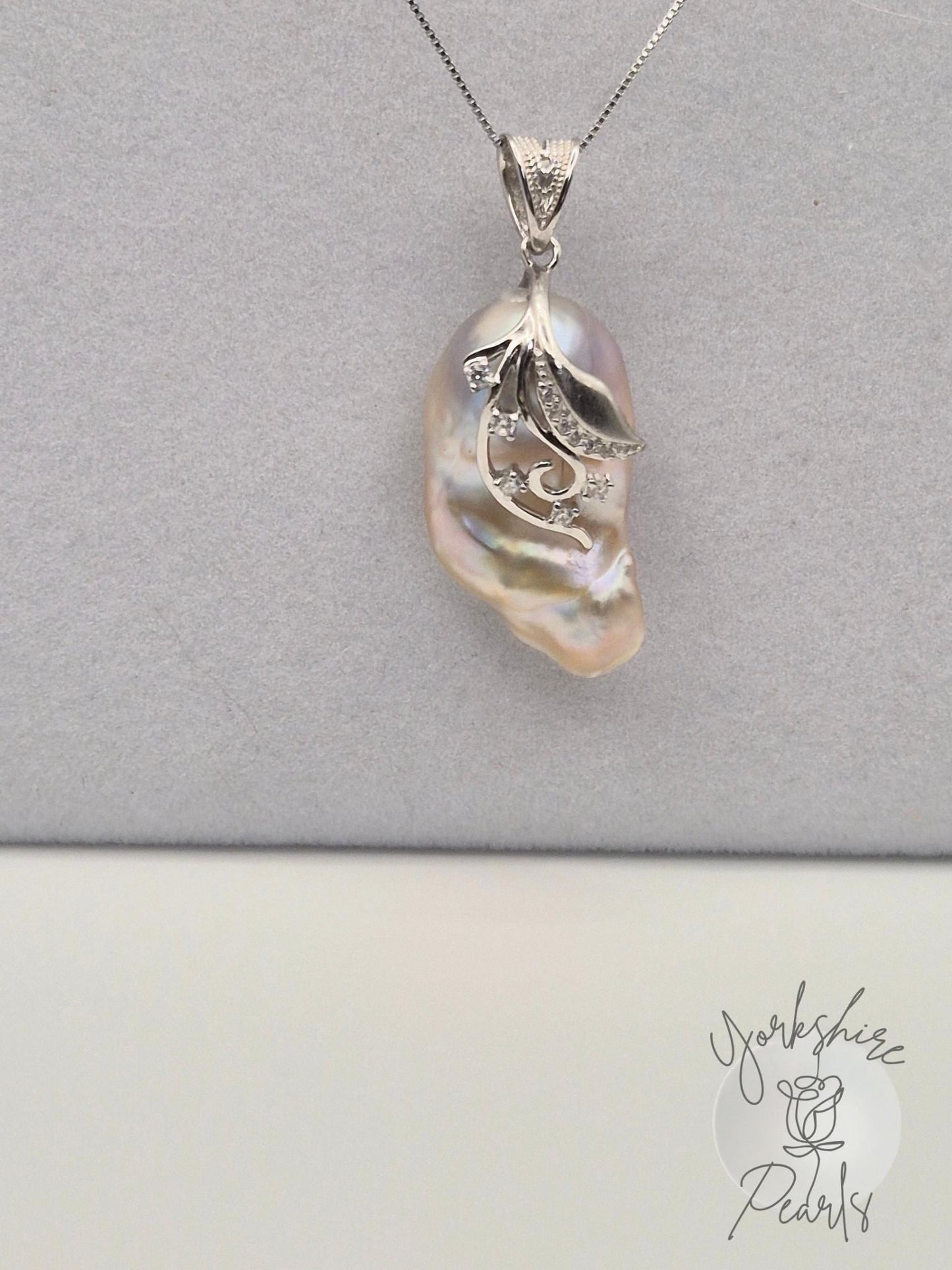Hanging Vine King Pearl Pendant - Sterling Silver