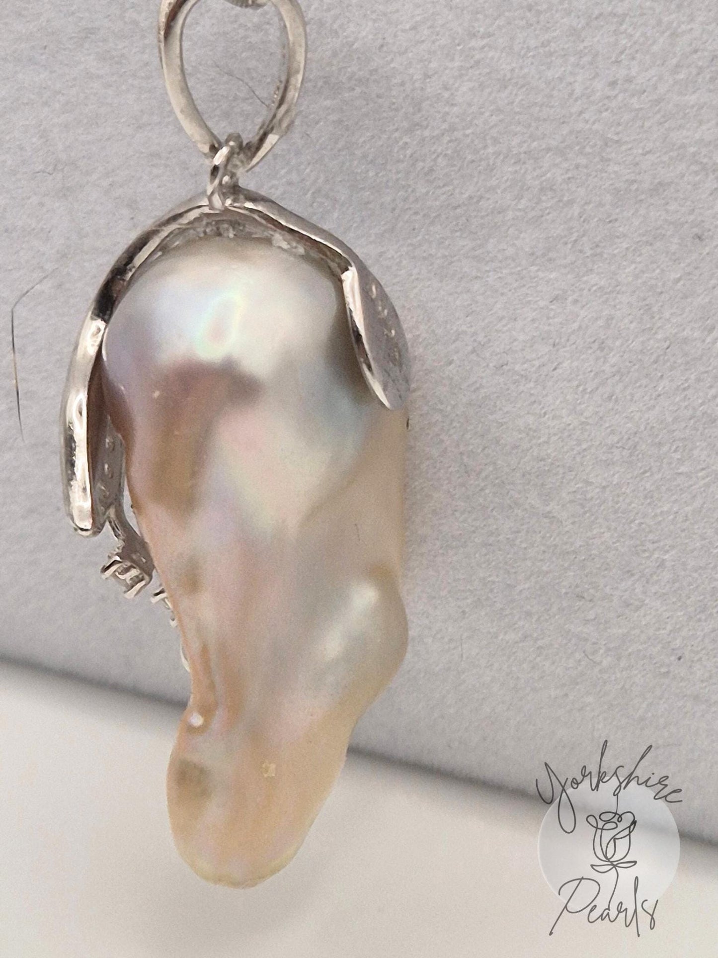 Hanging Vine King Pearl Pendant - Sterling Silver