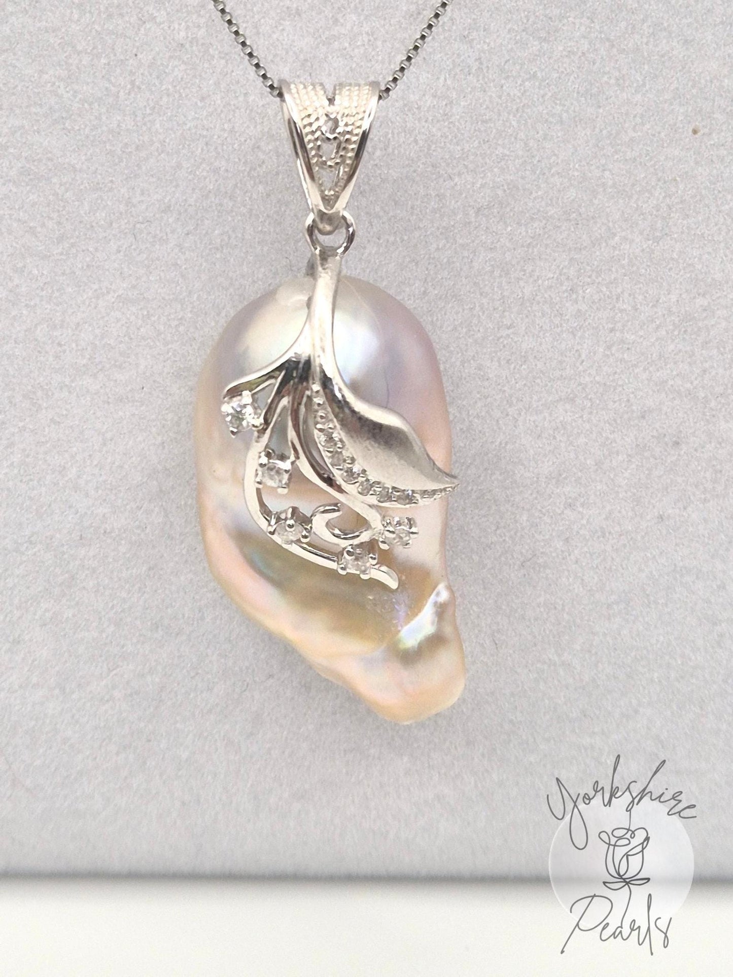 Hanging Vine King Pearl Pendant - Sterling Silver