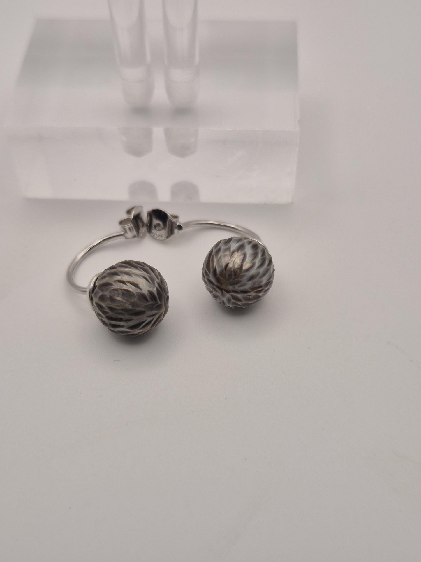 Hello Kitty Black Tahitian Stud Earrings - Sterling Silver