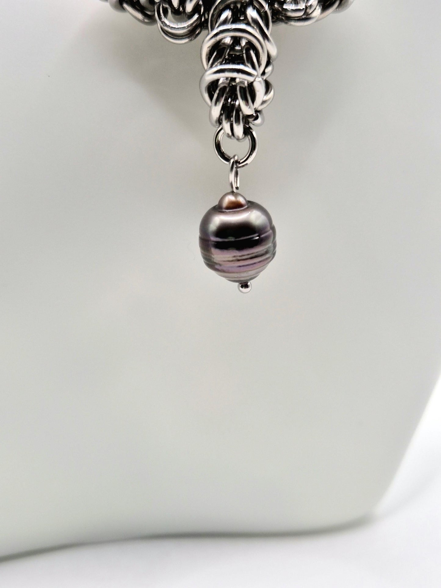 Chainmaille Cross Pendant with Black Tahitian