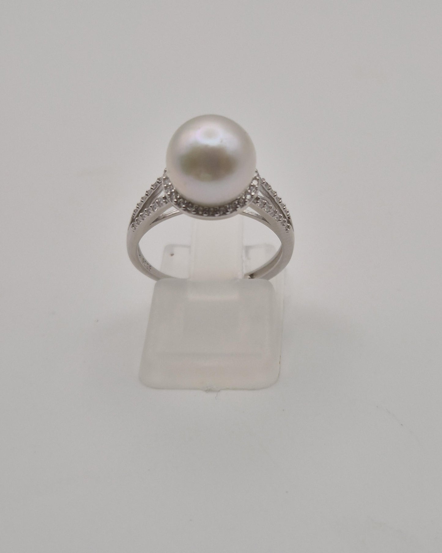 Lunar Halo Edison Pearl Ring