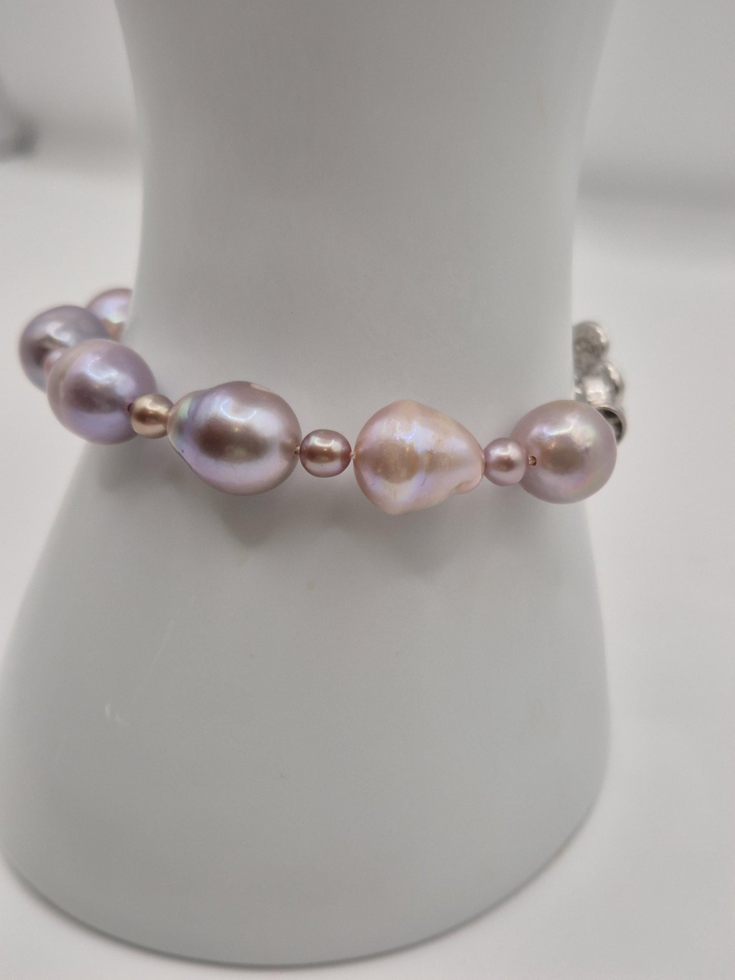 The Whimsical Waterlily Edison Pearl Bracelet