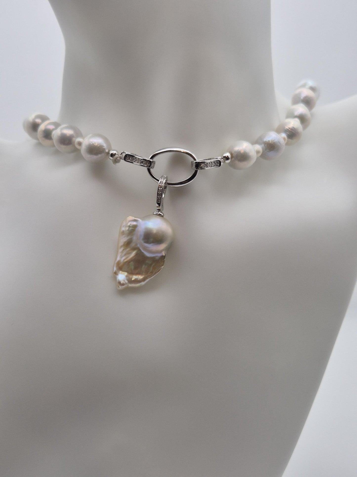 Multiple Wear Full String Pearl Choker With Detachable King Pearl Pendant