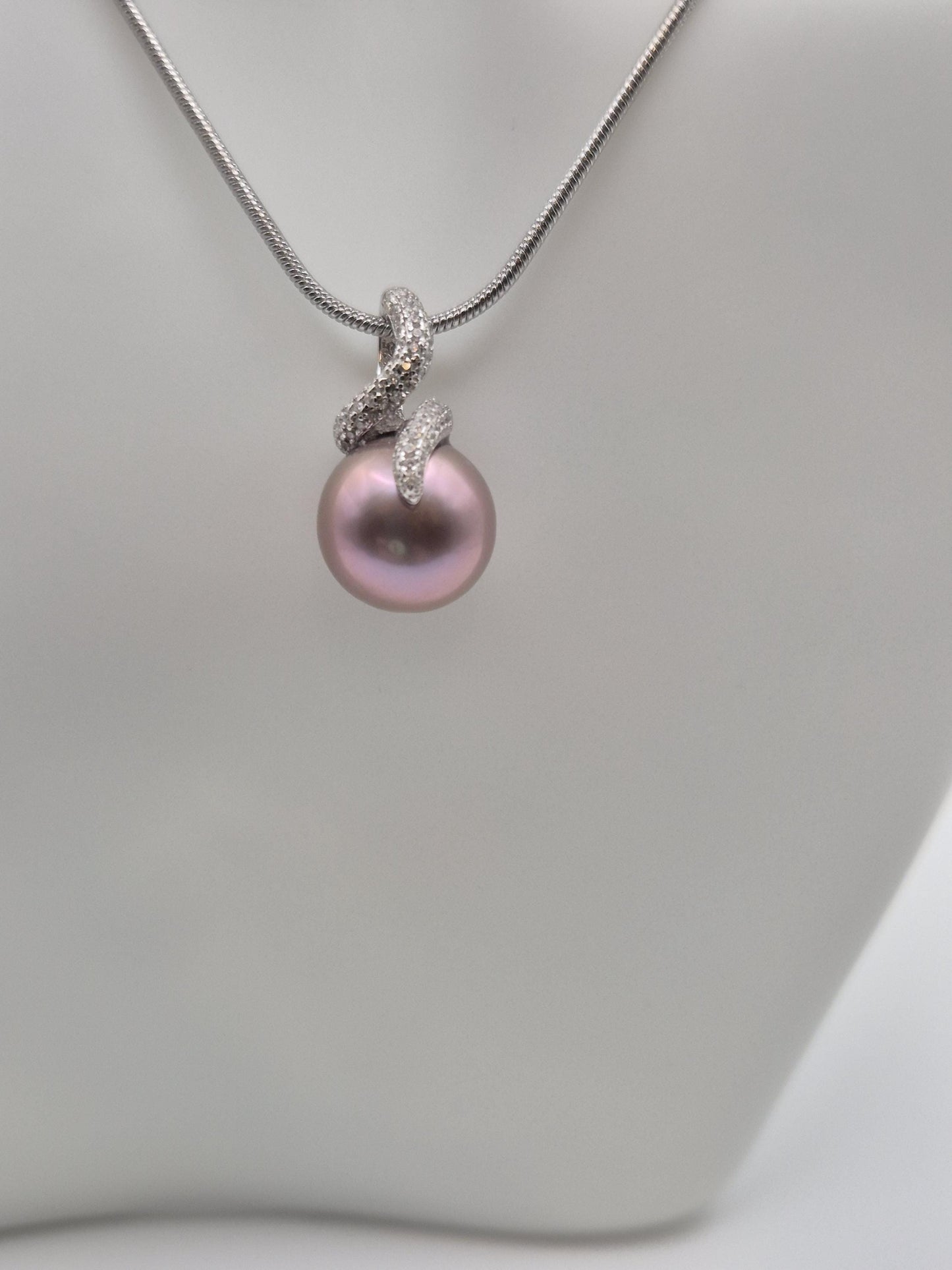 Elegant Cascade Edison Pearl Pendant