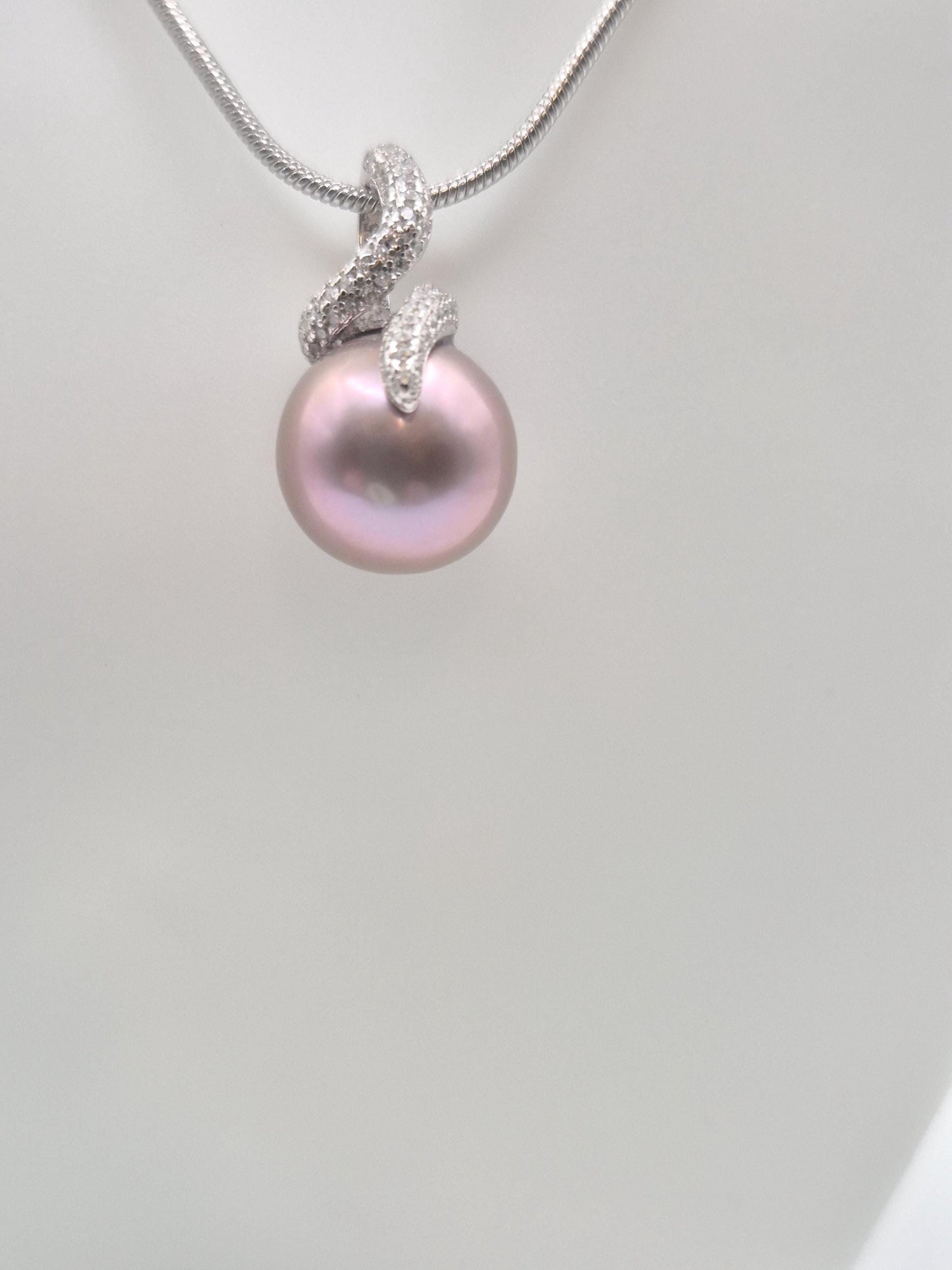 Elegant Cascade Edison Pearl Pendant