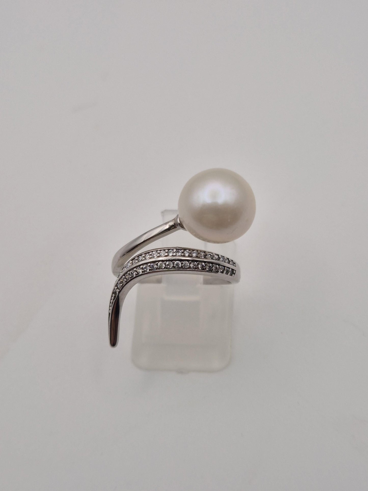 Moonveil Edison Pearl Ring