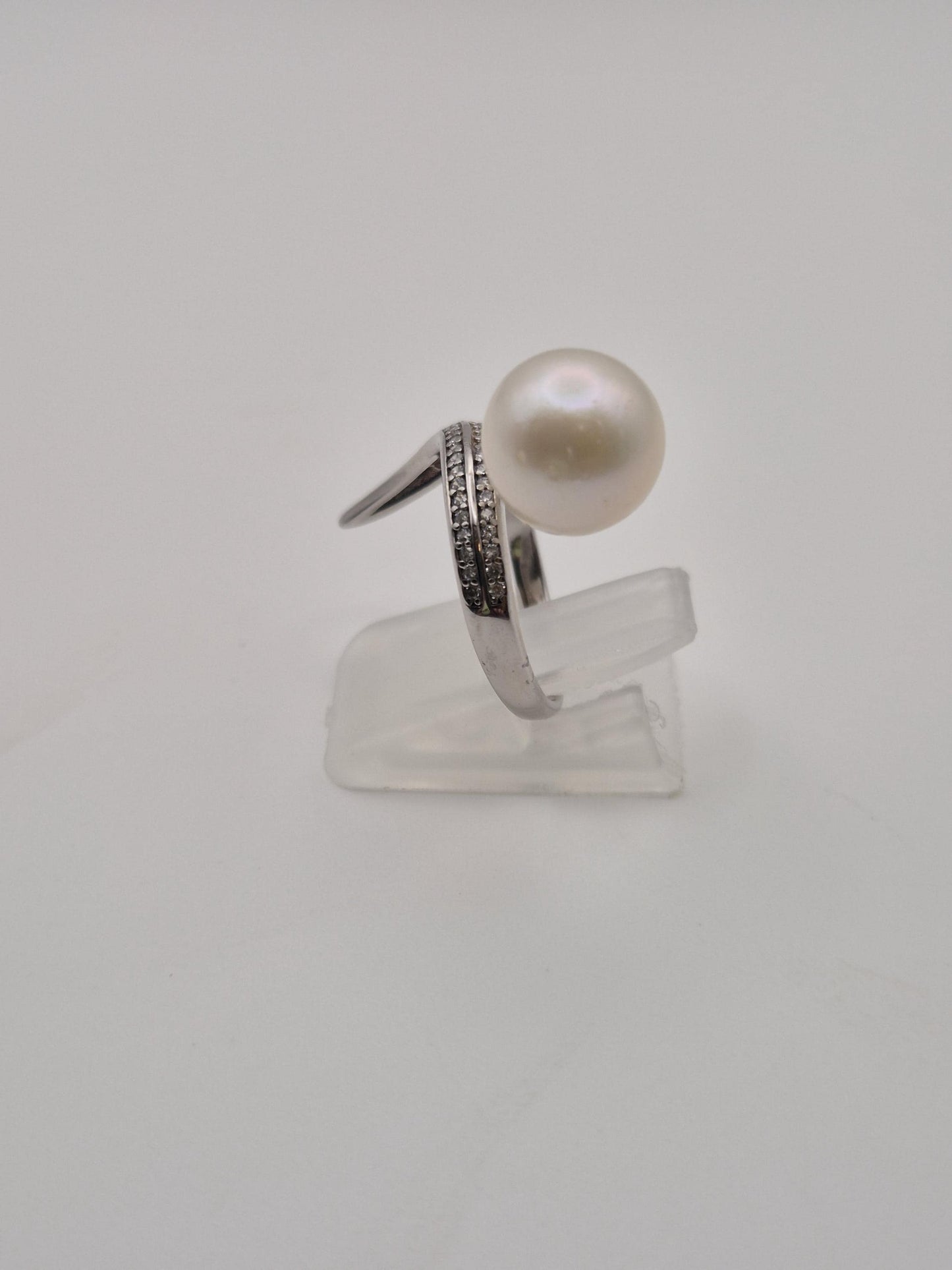 Moonveil Edison Pearl Ring