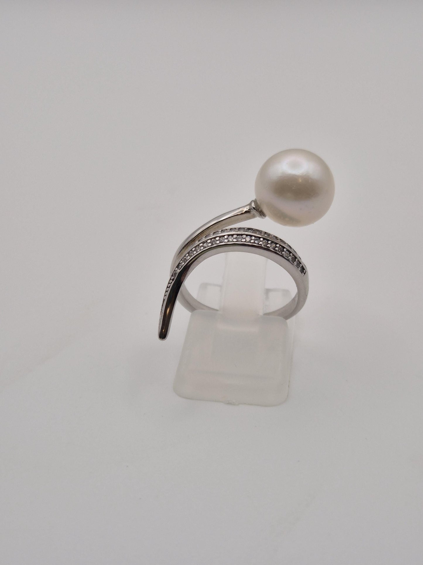 Moonveil Edison Pearl Ring