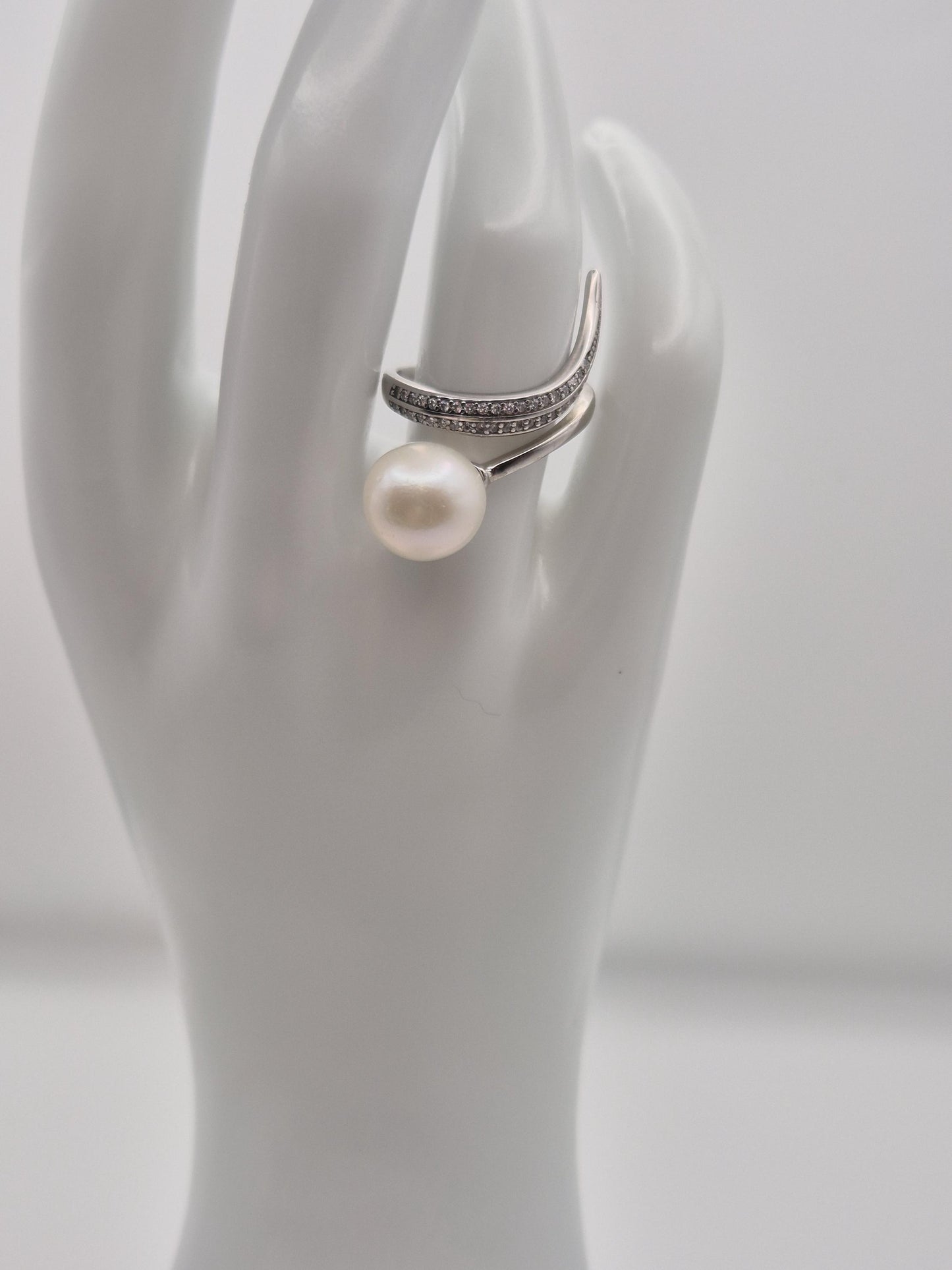 Moonveil Edison Pearl Ring