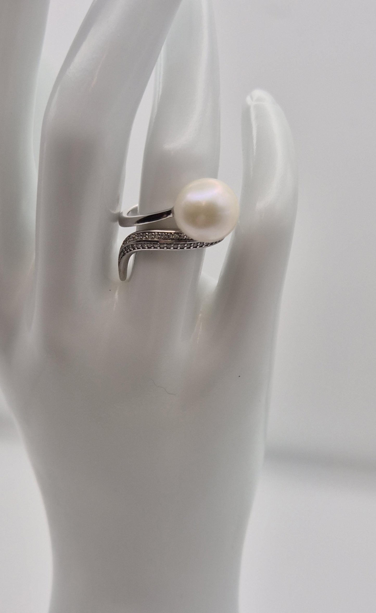 Moonveil Edison Pearl Ring
