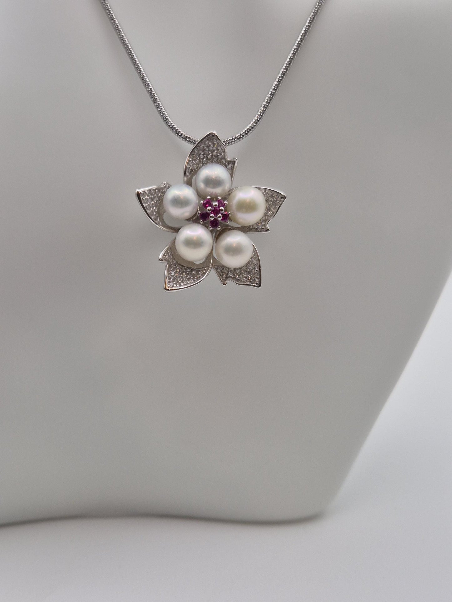 Blooming Flower Saltwater Pearl Pendant
