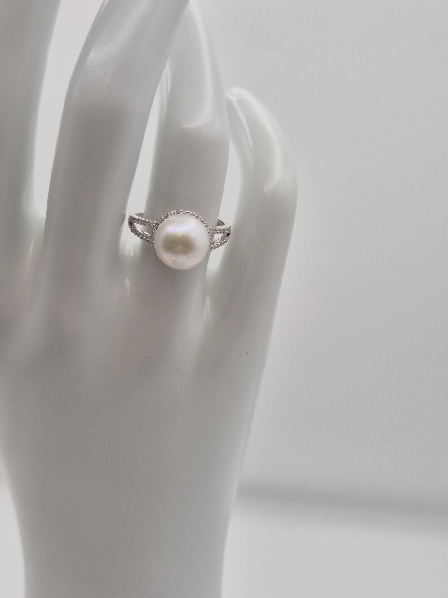 Lunar Halo Edison Pearl Ring