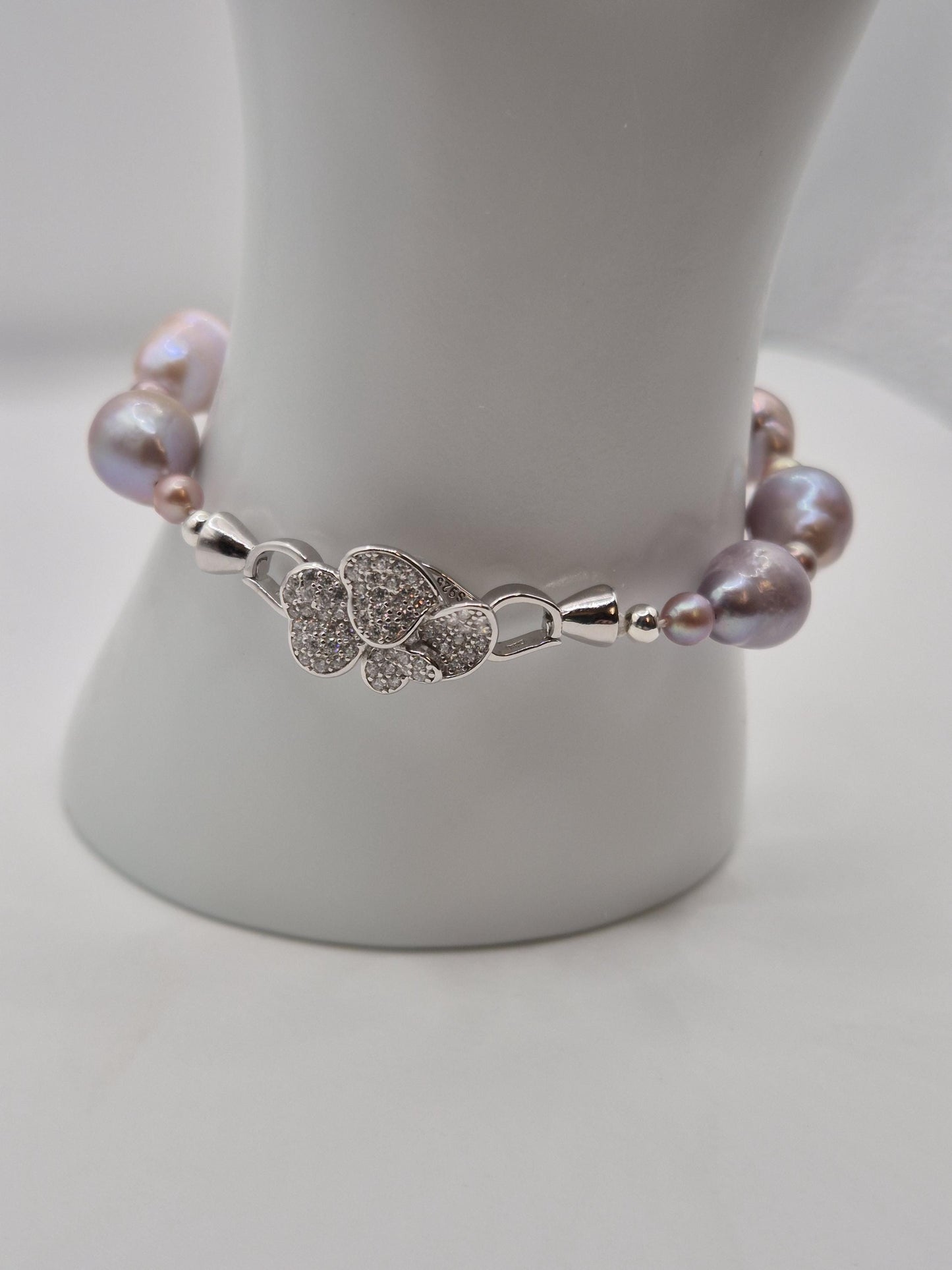 The Whimsical Waterlily Edison Pearl Bracelet