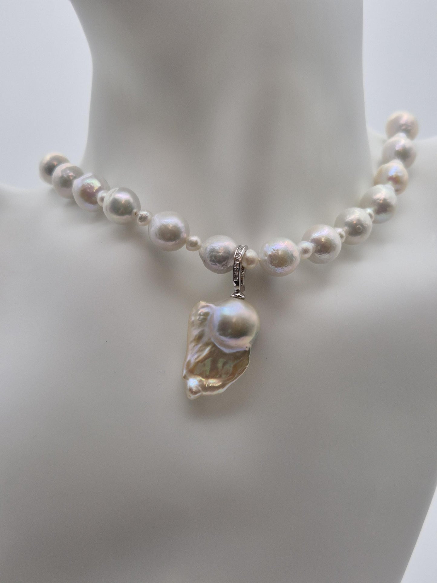 Multiple Wear Full String Pearl Choker With Detachable King Pearl Pendant