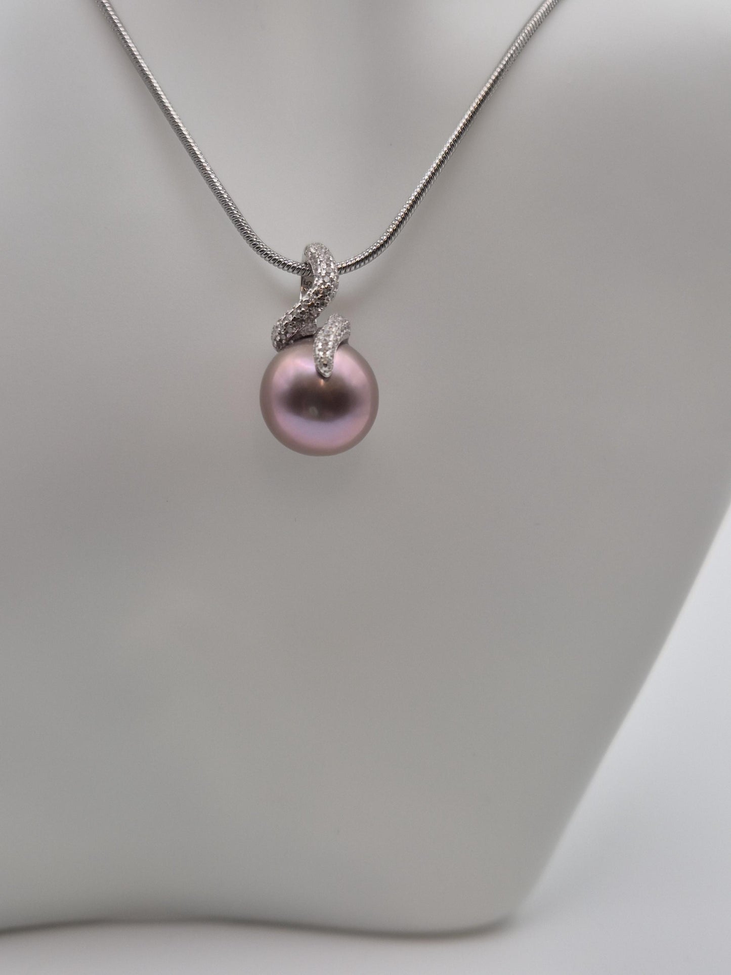Elegant Cascade Edison Pearl Pendant