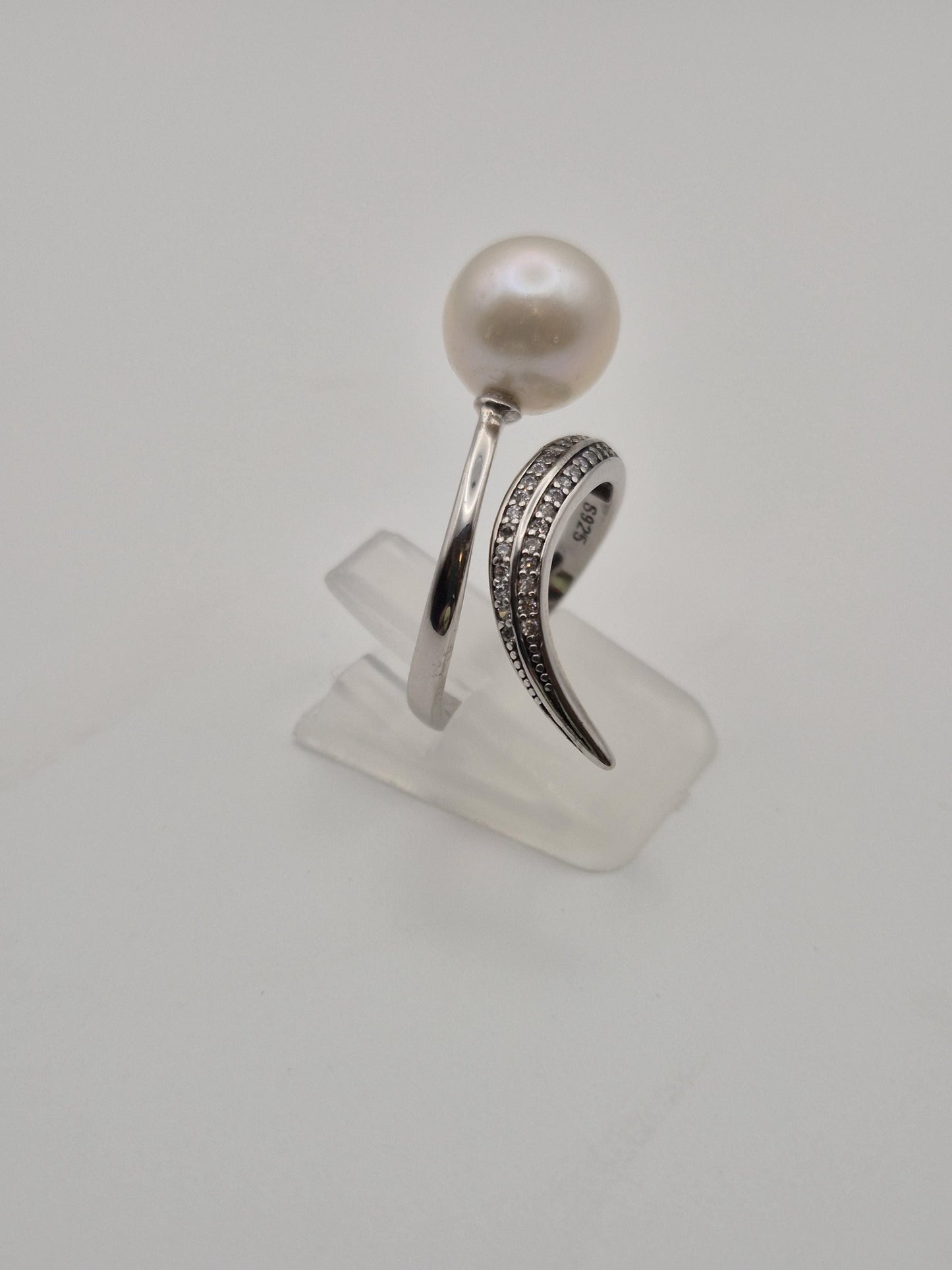 Moonveil Edison Pearl Ring