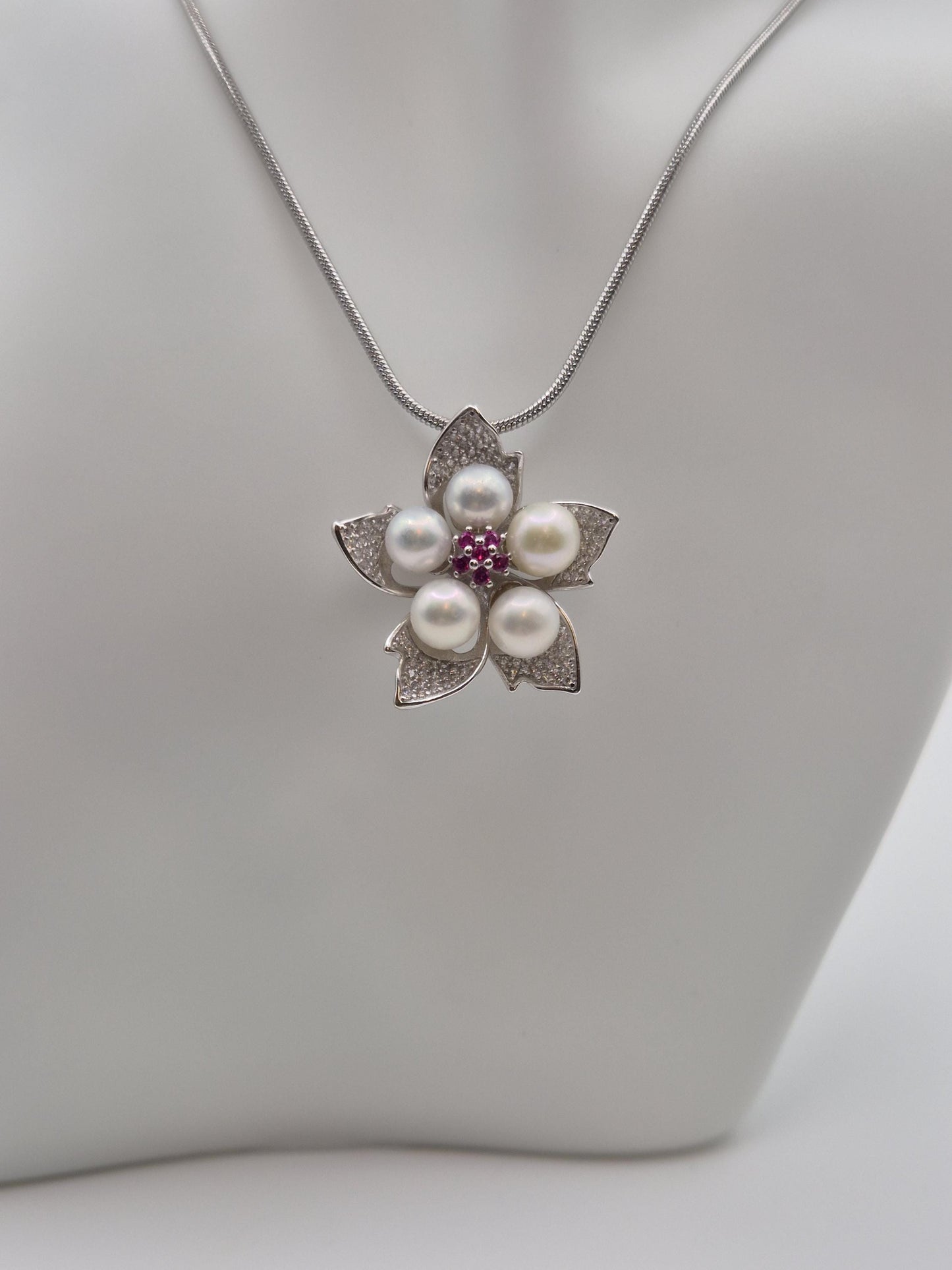 Blooming Flower Saltwater Pearl Pendant
