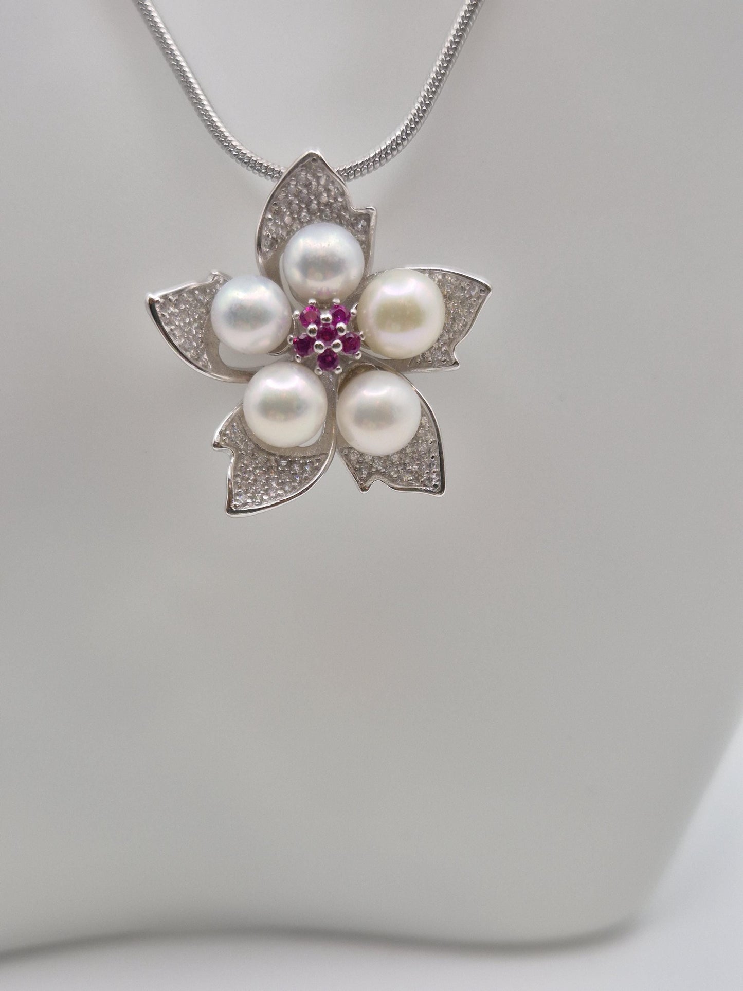 Blooming Flower Saltwater Pearl Pendant